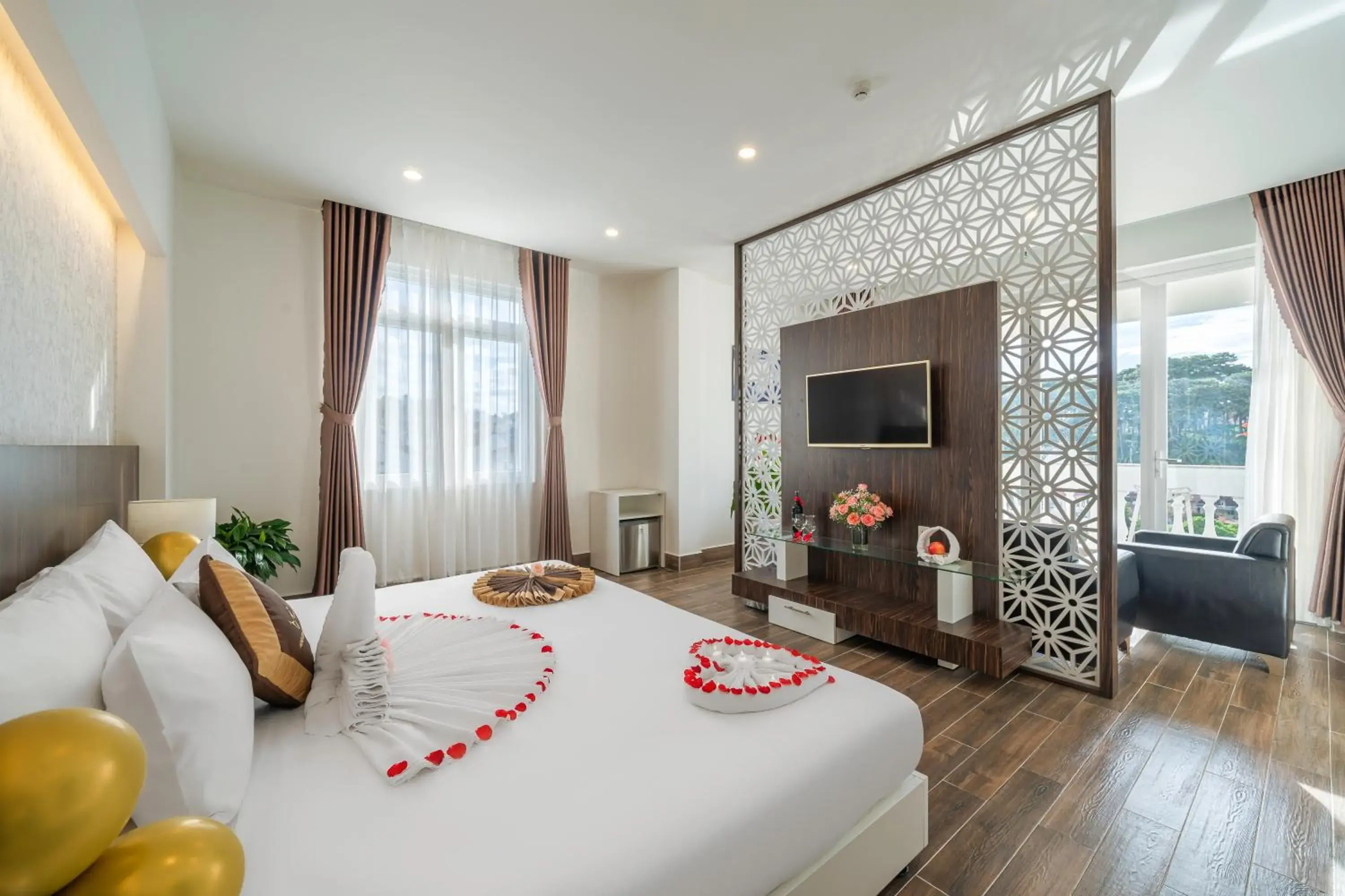 Bedroom, Bed in Minh Chien Hotel Bedroom, Bed in Minh Chien Hotel