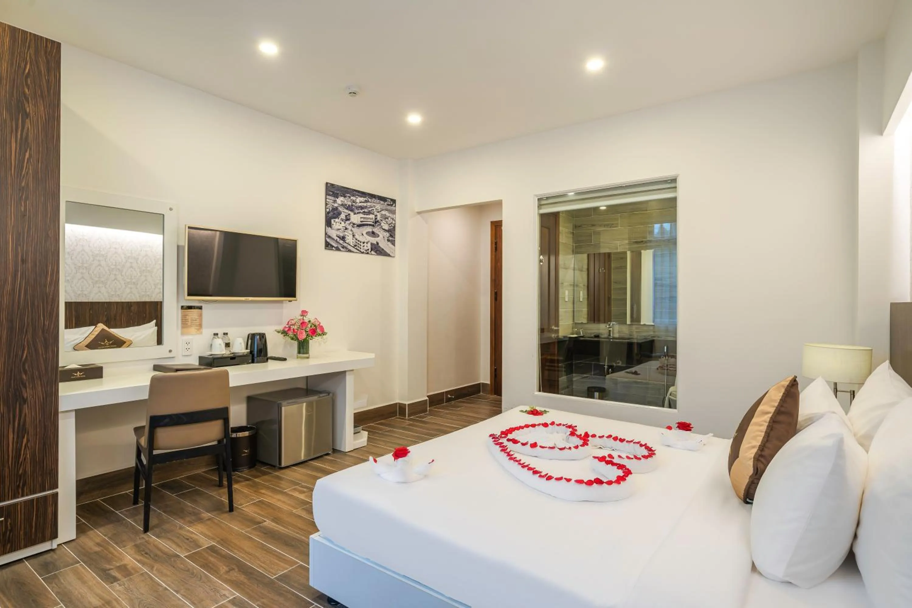 Bedroom, Bed in Minh Chien Hotel