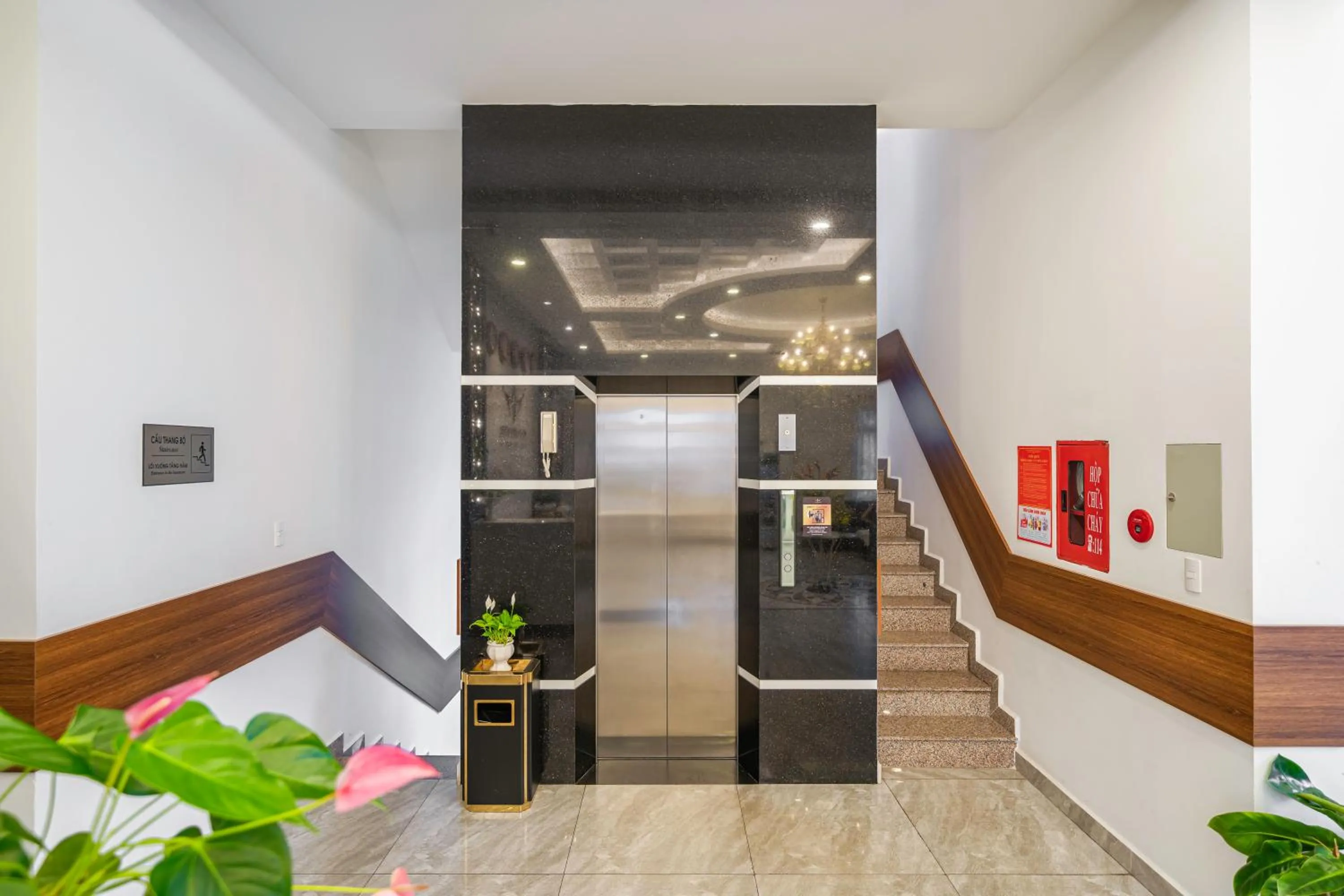 elevator in Minh Chien Hotel