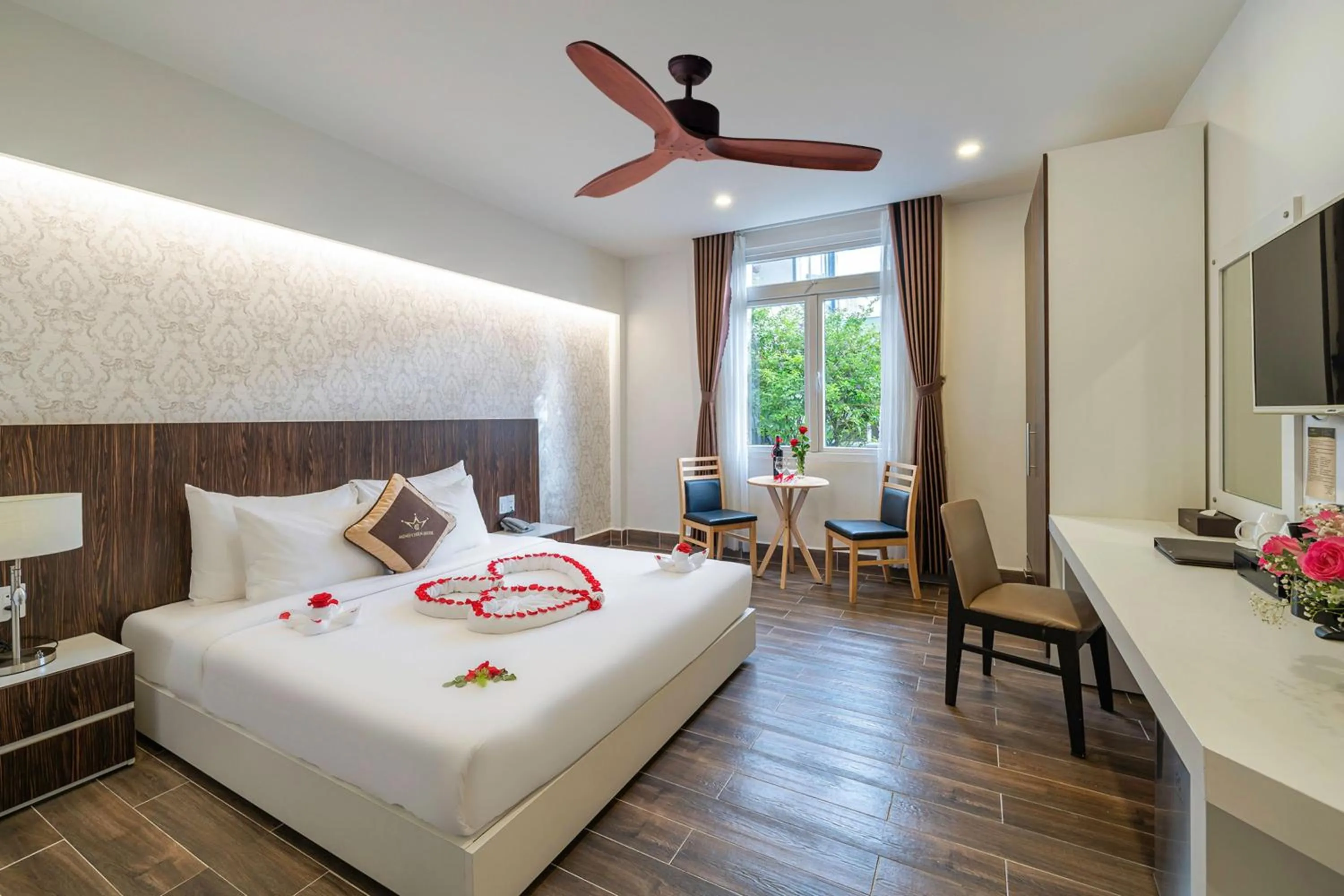 fireplace, Bed in Minh Chien Hotel