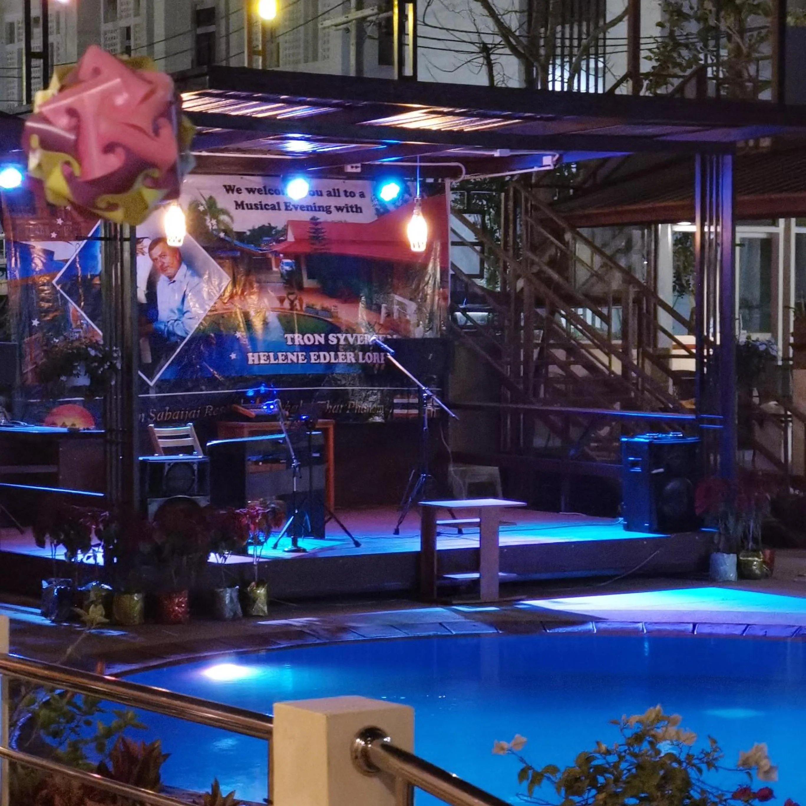 Evening entertainment in Baan Sabaijai Resort