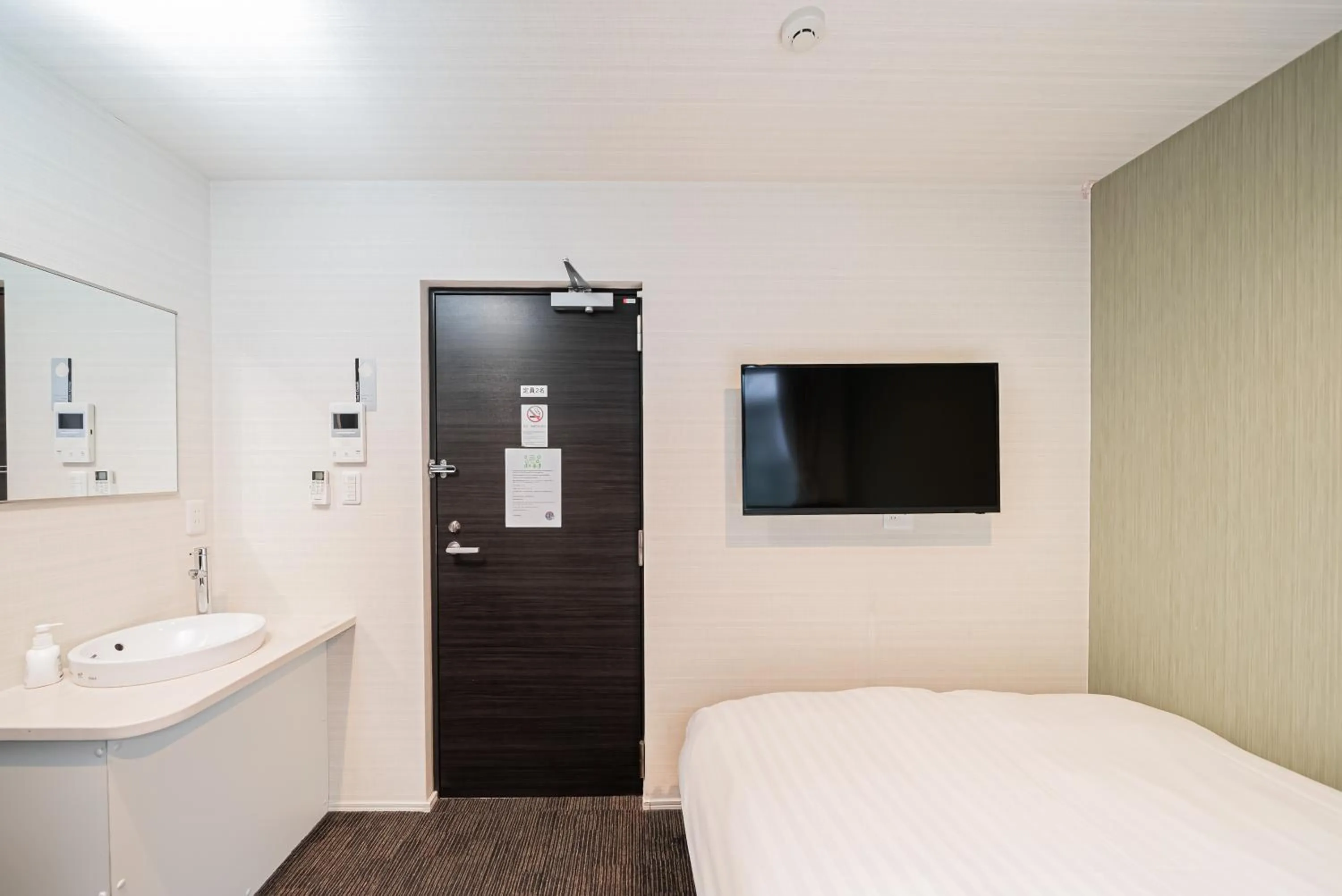 Bedroom, Bed in GLOU Higashi Shinjuku