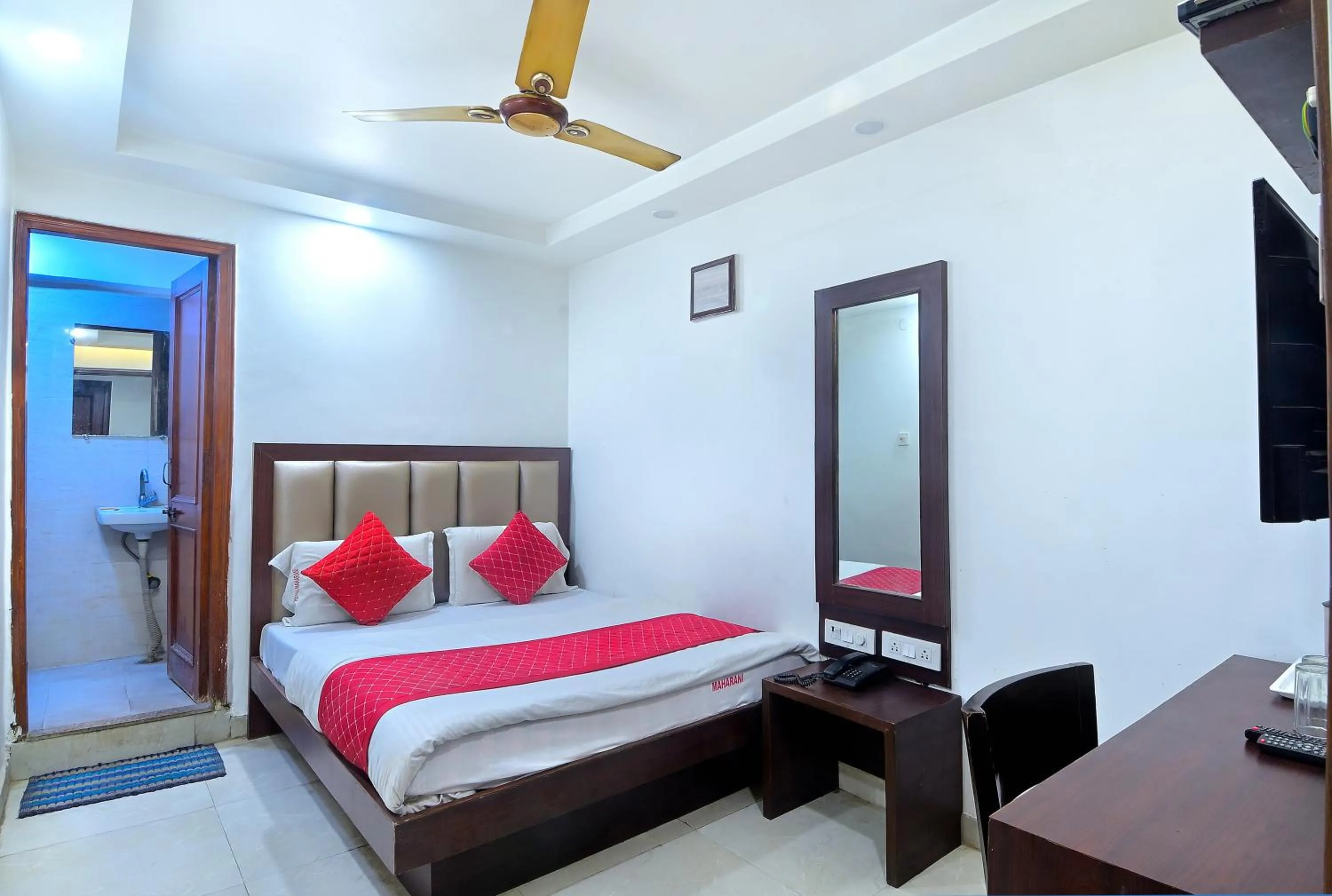 Bed in Hotel Maharani -New Delhi Railway Station - Paharganj