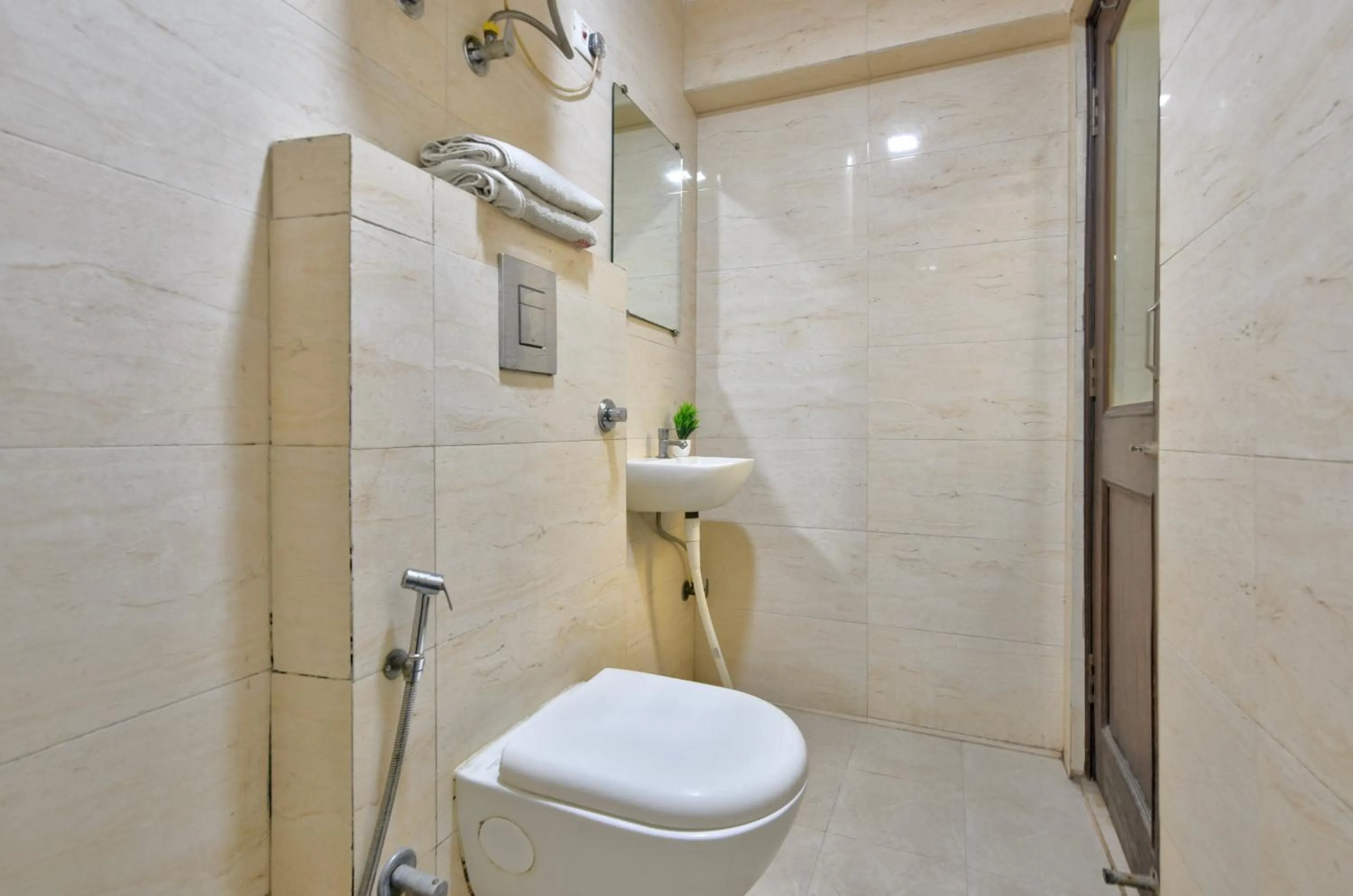 Bathroom in Hotel Maharani -New Delhi Railway Station - Paharganj