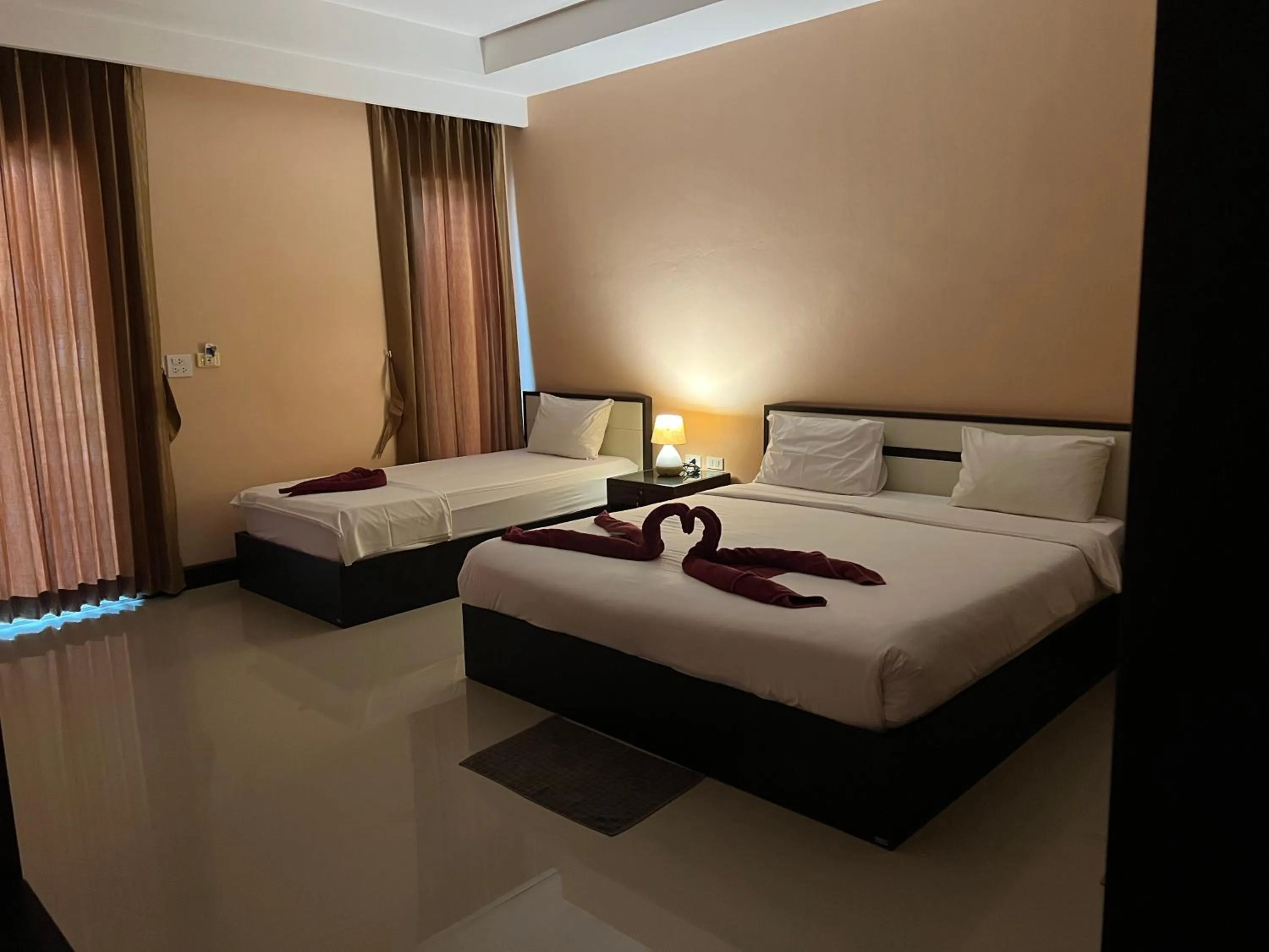 Bed in Ao Thong beach Resort