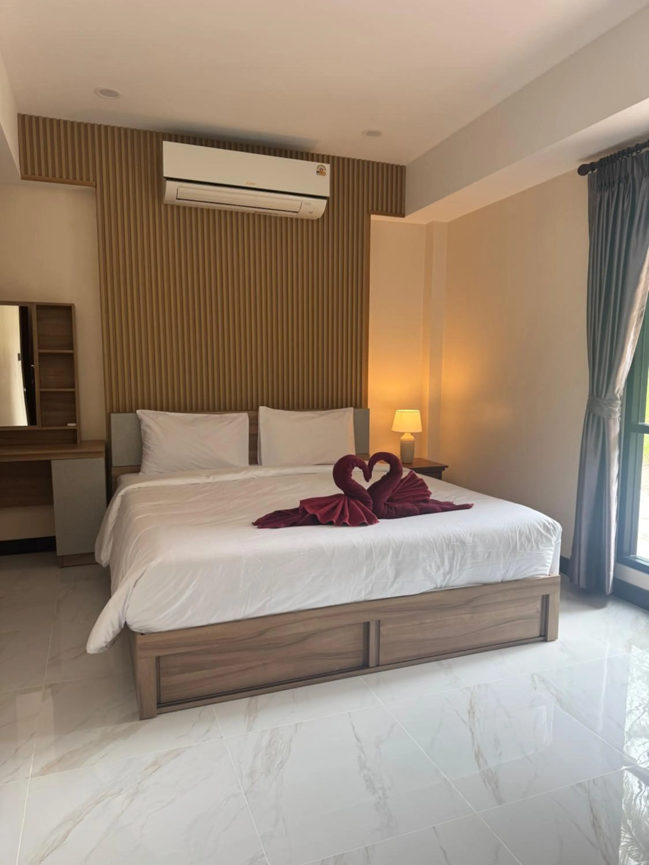 Bed in Ao Thong beach Resort