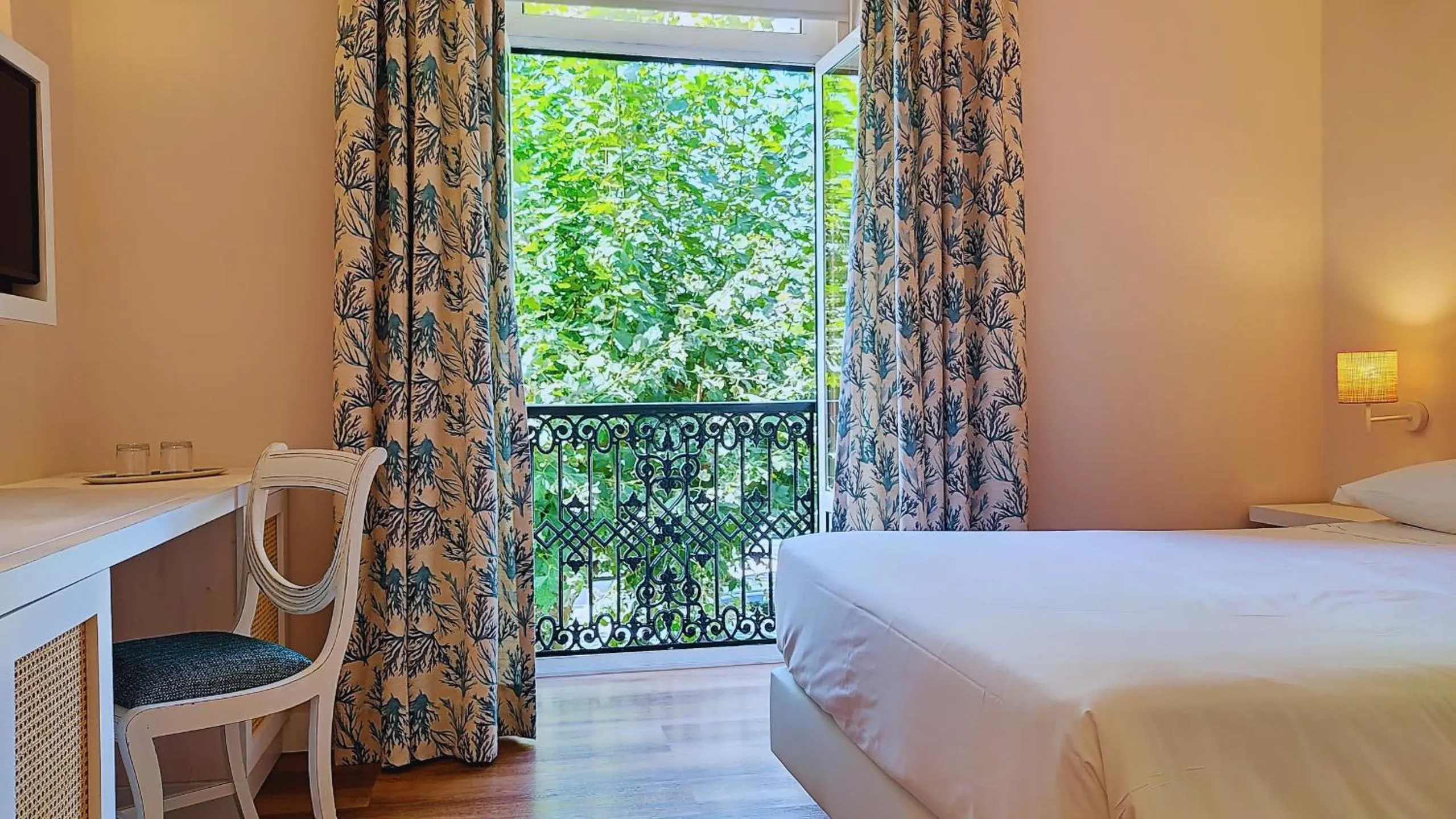 View (from property/room), Bed in Grande Hotel das Caldas da Felgueira