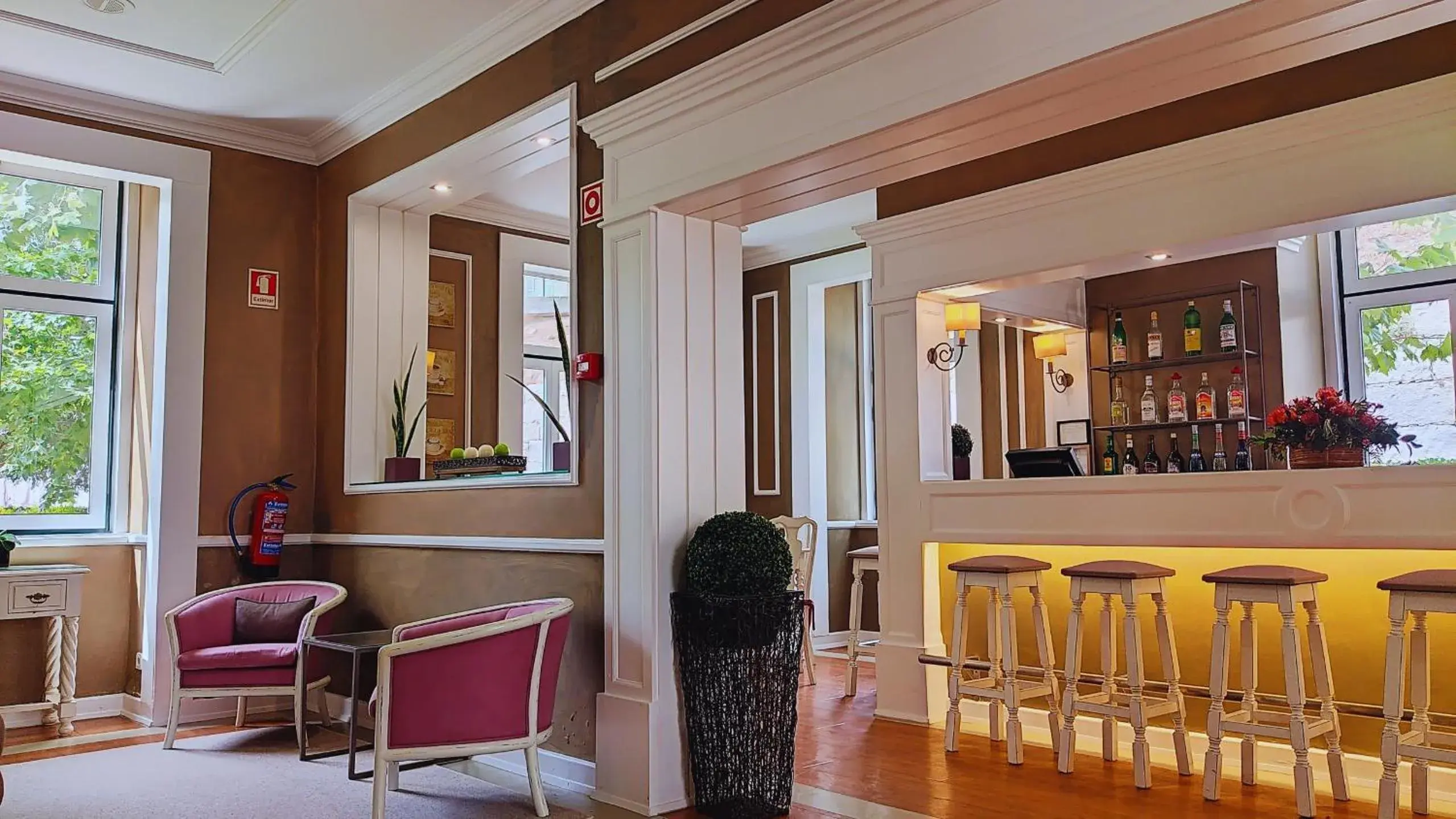 Lounge or bar in Grande Hotel das Caldas da Felgueira Lounge or bar in Grande Hotel das Caldas da Felgueira