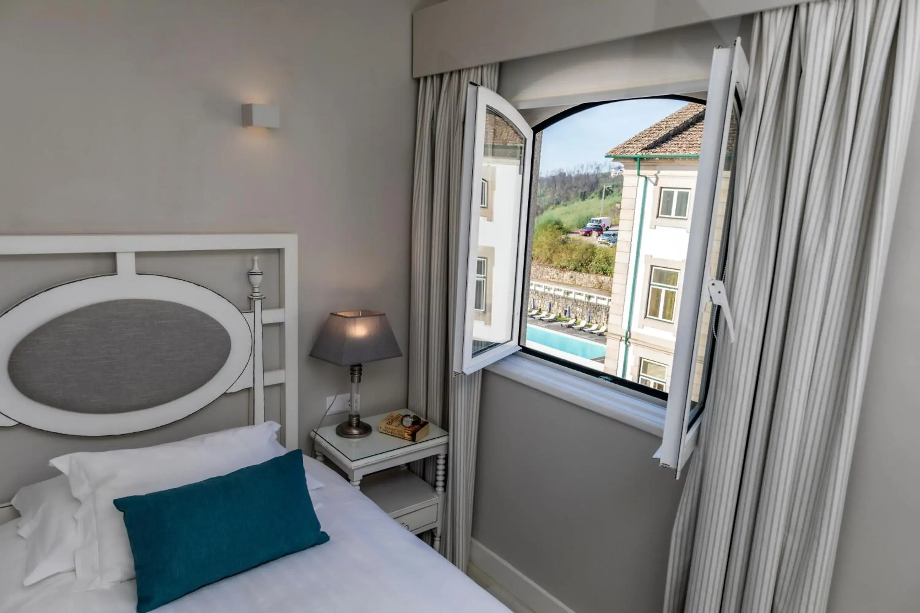 Pool view, Bed in Grande Hotel das Caldas da Felgueira Pool view, Bed in Grande Hotel das Caldas da Felgueira