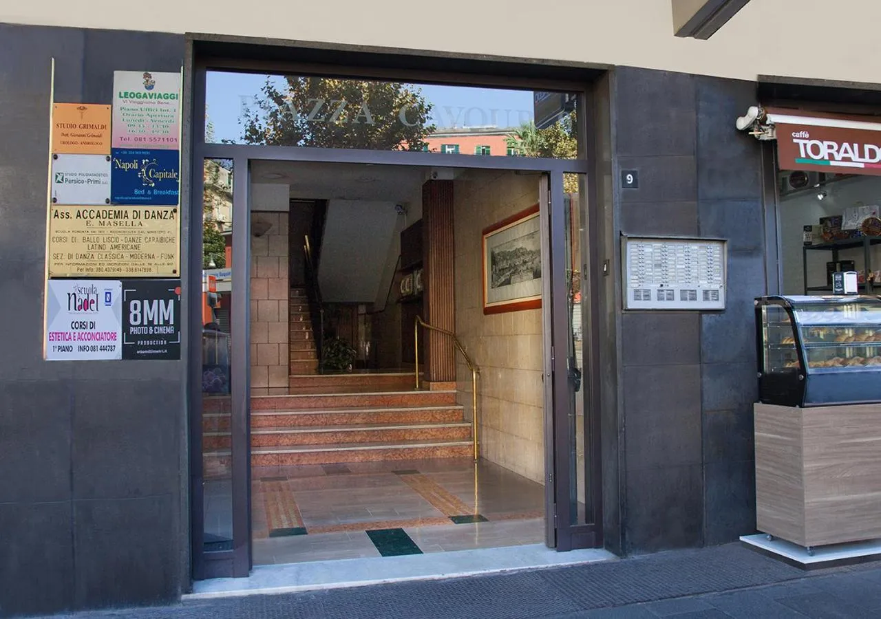 Facade/entrance in b&b Napoli Capitale