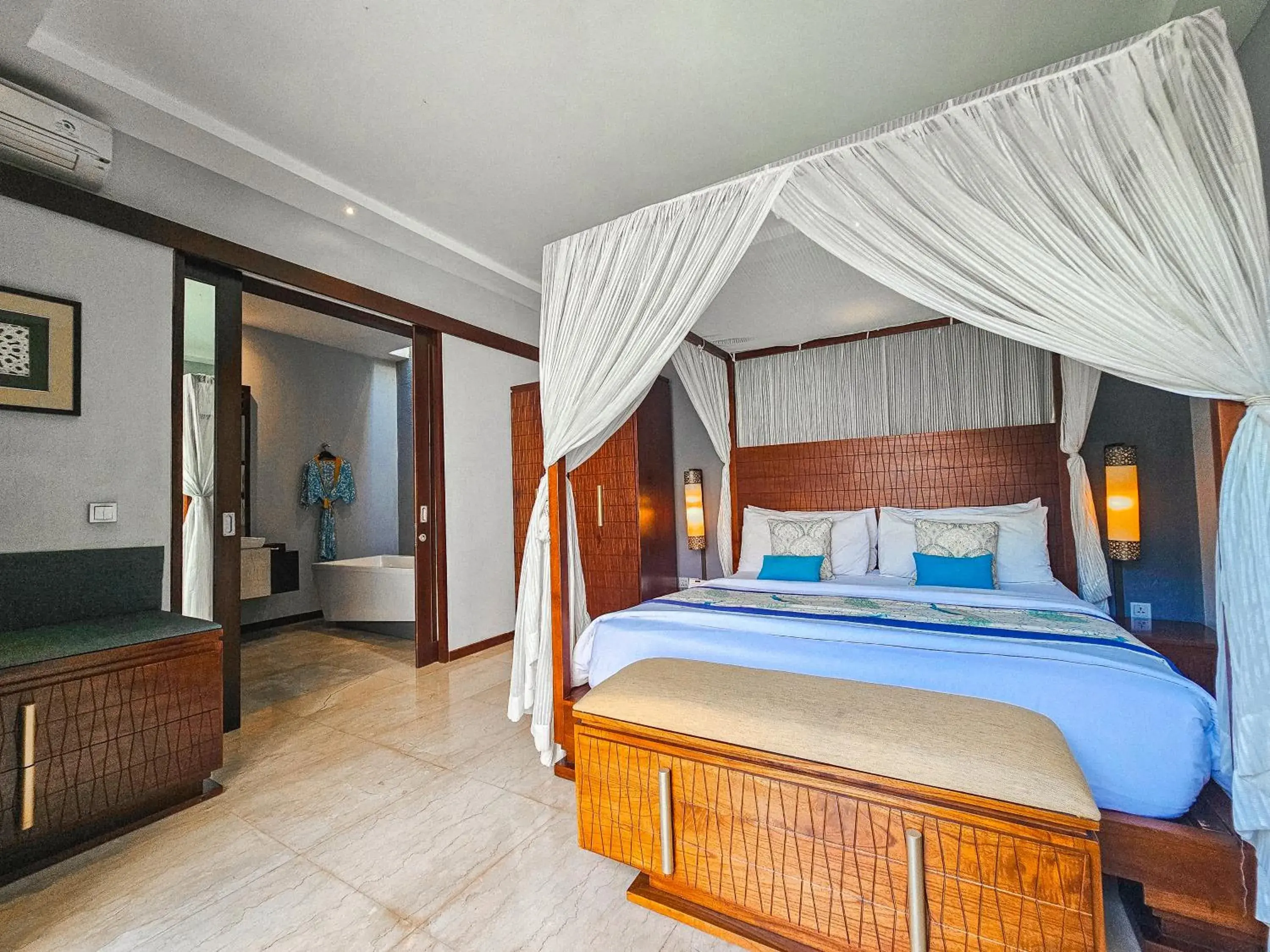 Photo of the whole room, Bed in Seminyak Icon - by Karaniya Experience - CHSE certified Photo of the whole room, Bed in Seminyak Icon - by Karaniya Experience - CHSE certified