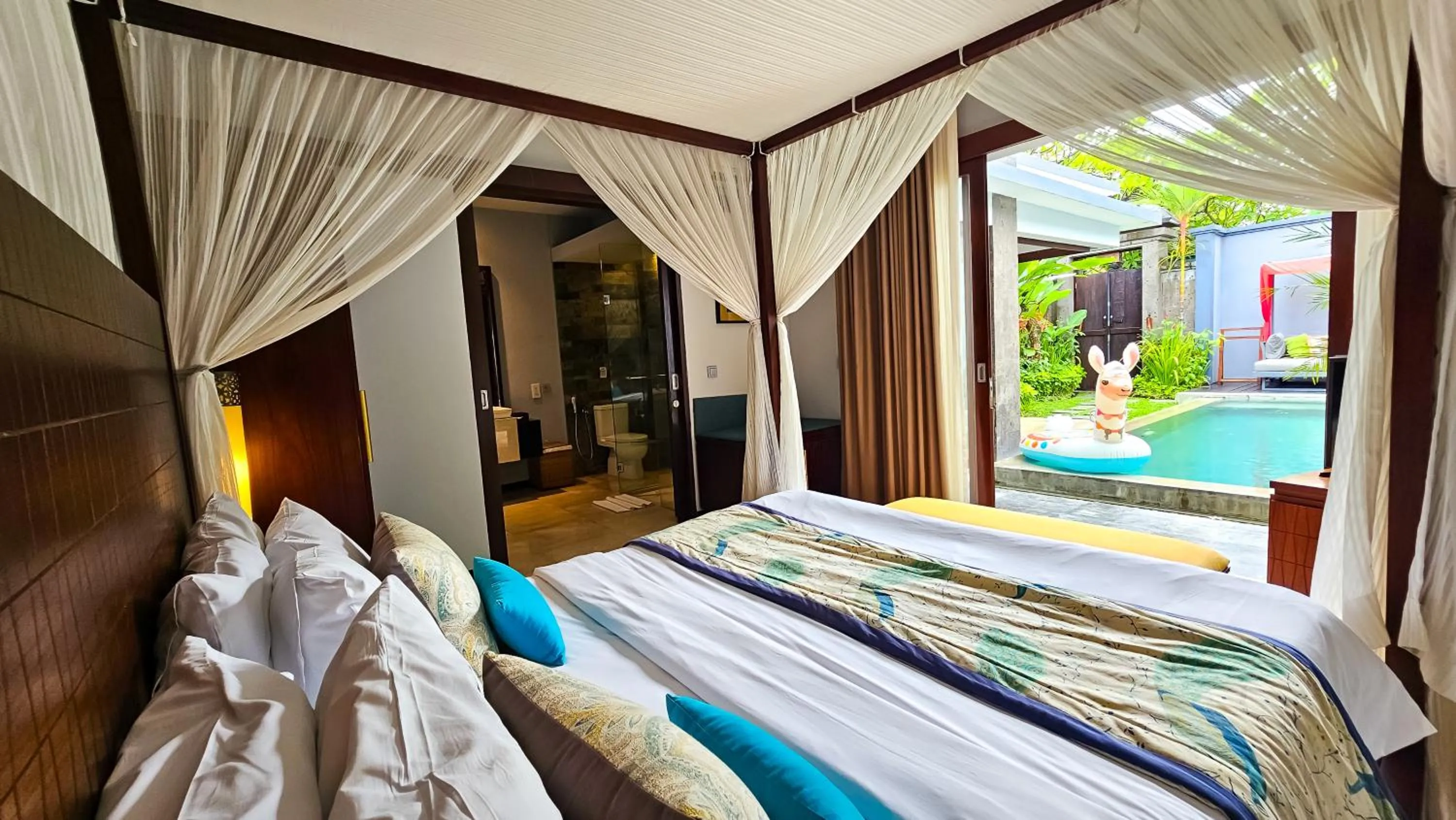 Bedroom, Bed in Seminyak Icon - by Karaniya Experience - CHSE certified