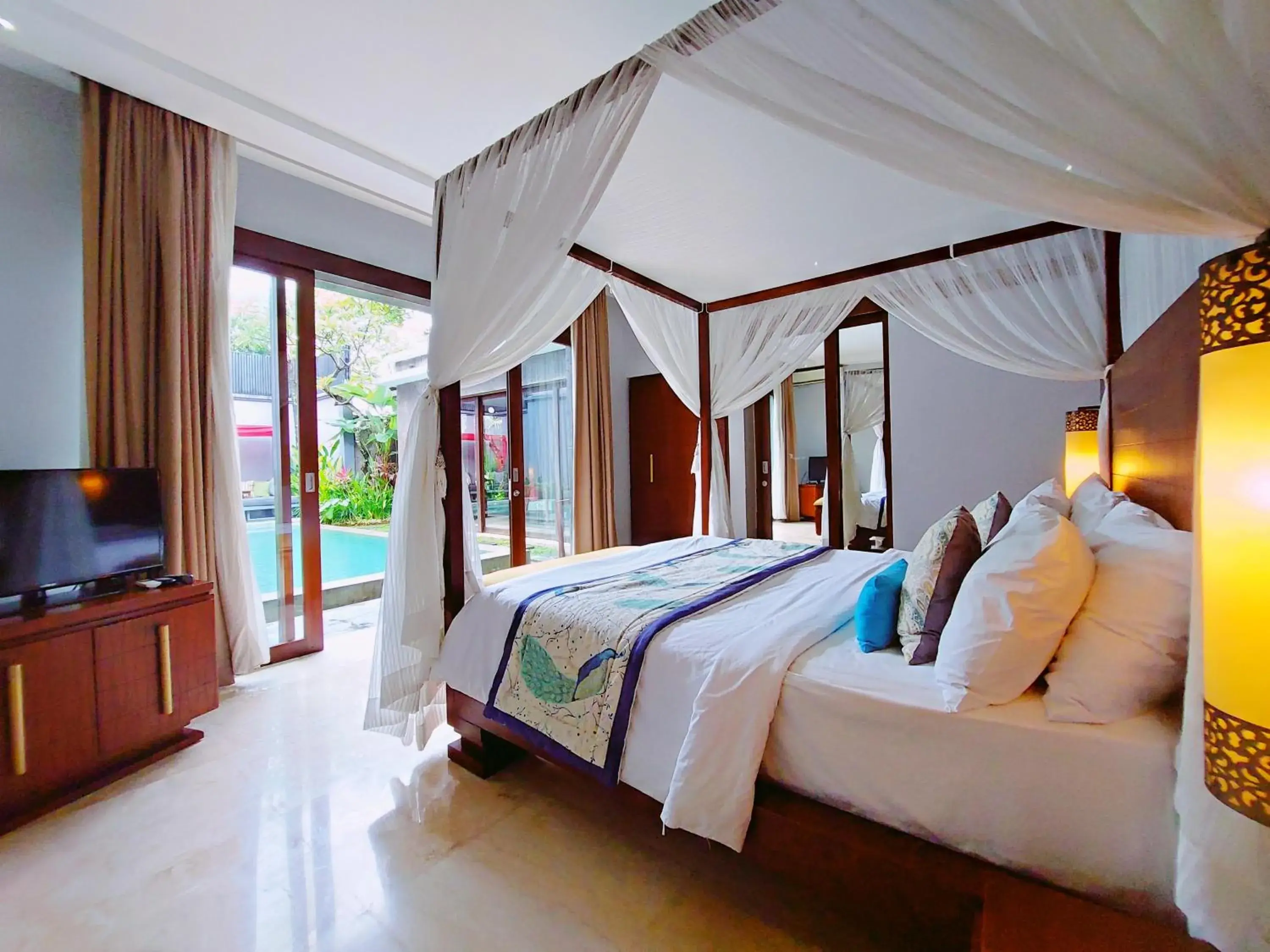 Bed in Seminyak Icon - by Karaniya Experience - CHSE certified Bed in Seminyak Icon - by Karaniya Experience - CHSE certified