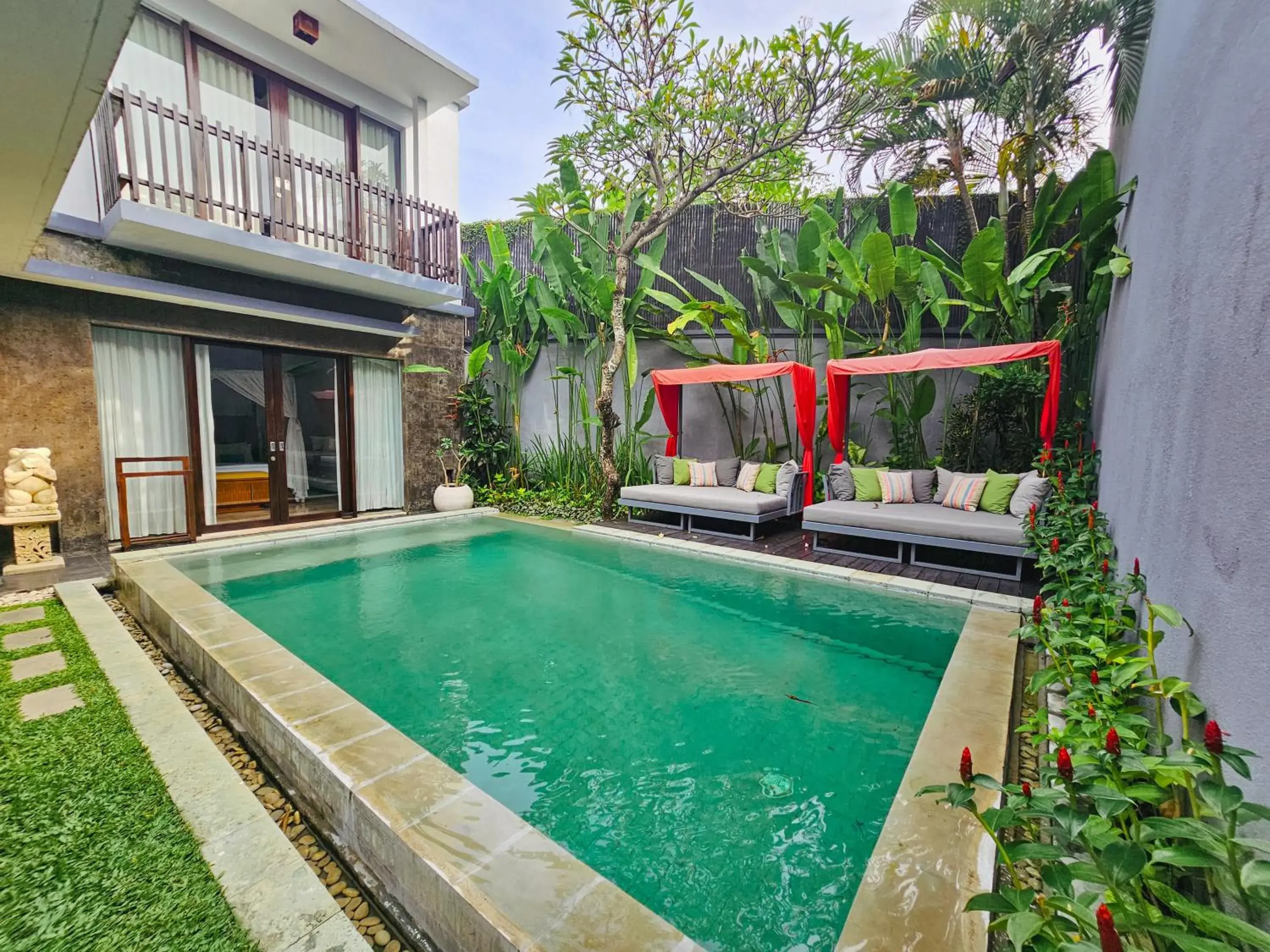 Swimming pool in Seminyak Icon - by Karaniya Experience - CHSE certified Swimming pool in Seminyak Icon - by Karaniya Experience - CHSE certified