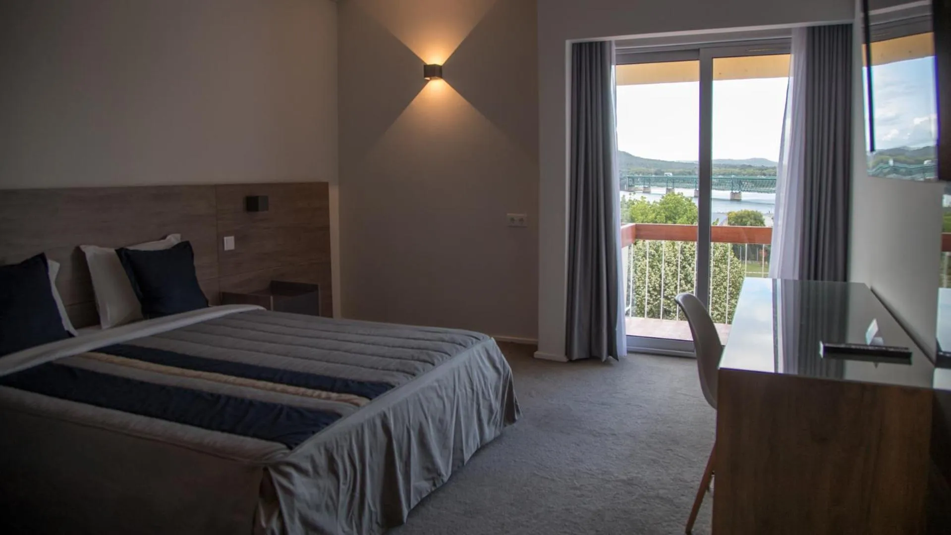 Balcony/Terrace, Bed in Hotel do Parque