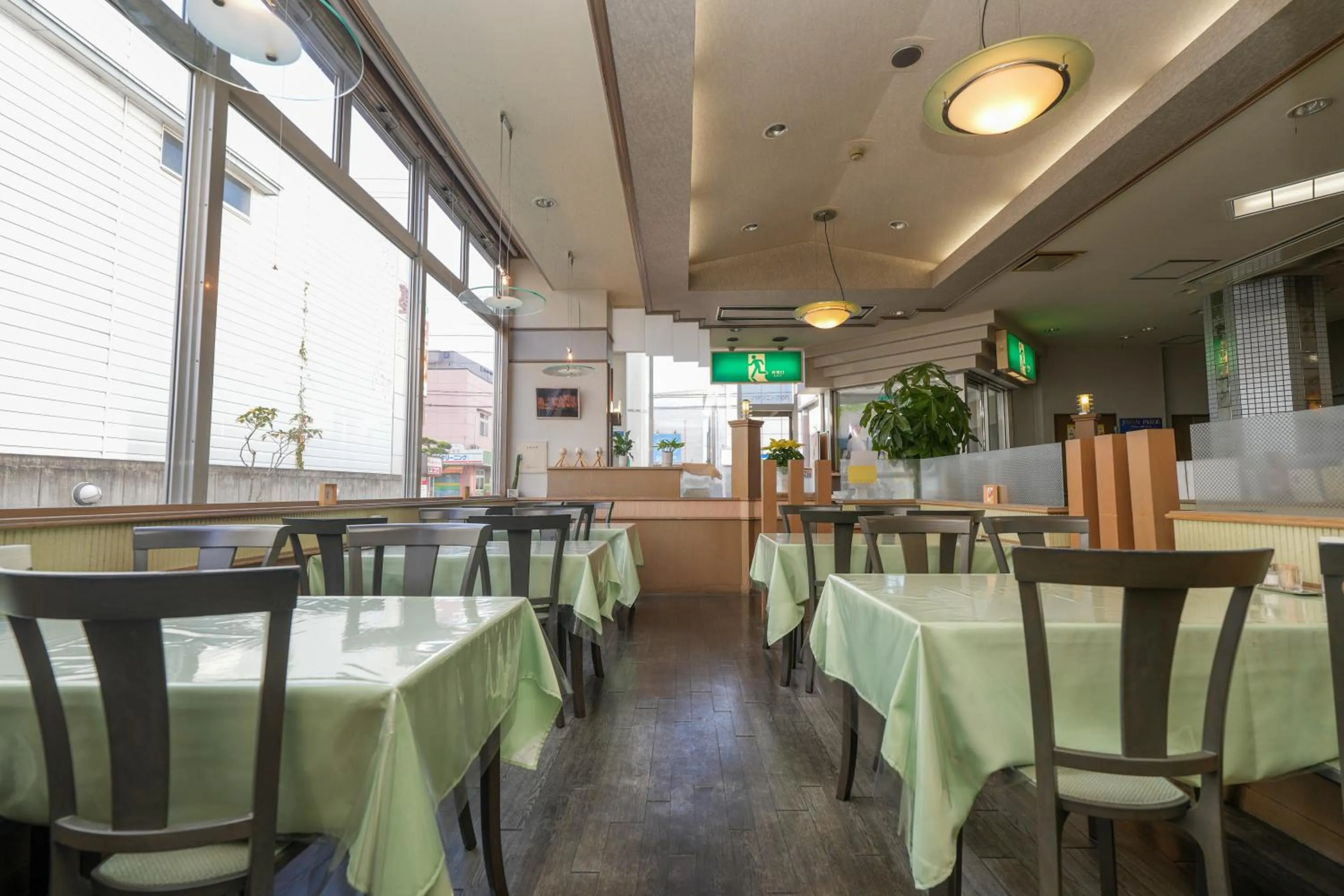 Restaurant/places to eat in Tendo Central Hotel