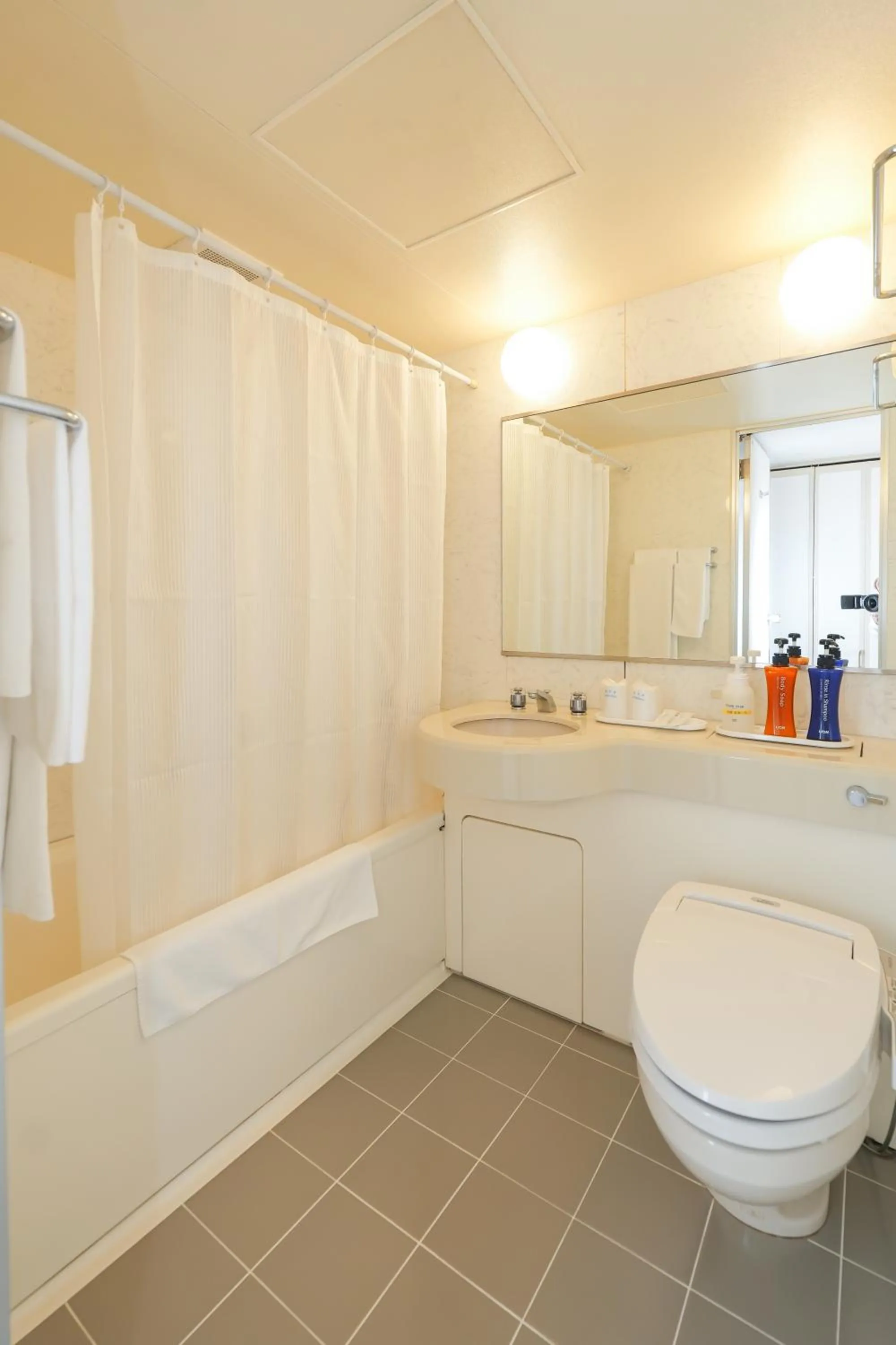 Toilet in Tendo Central Hotel