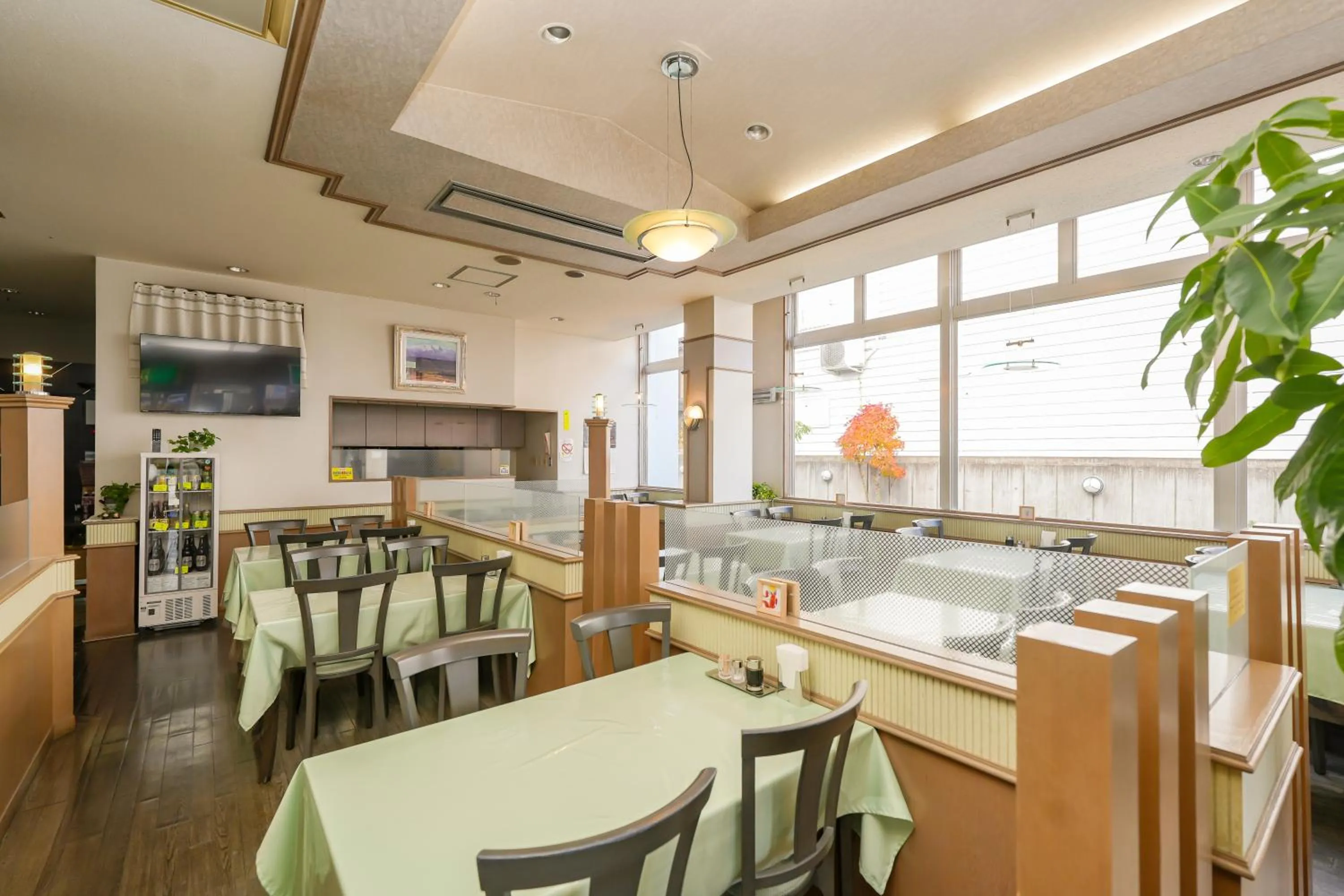 Restaurant/places to eat in Tendo Central Hotel