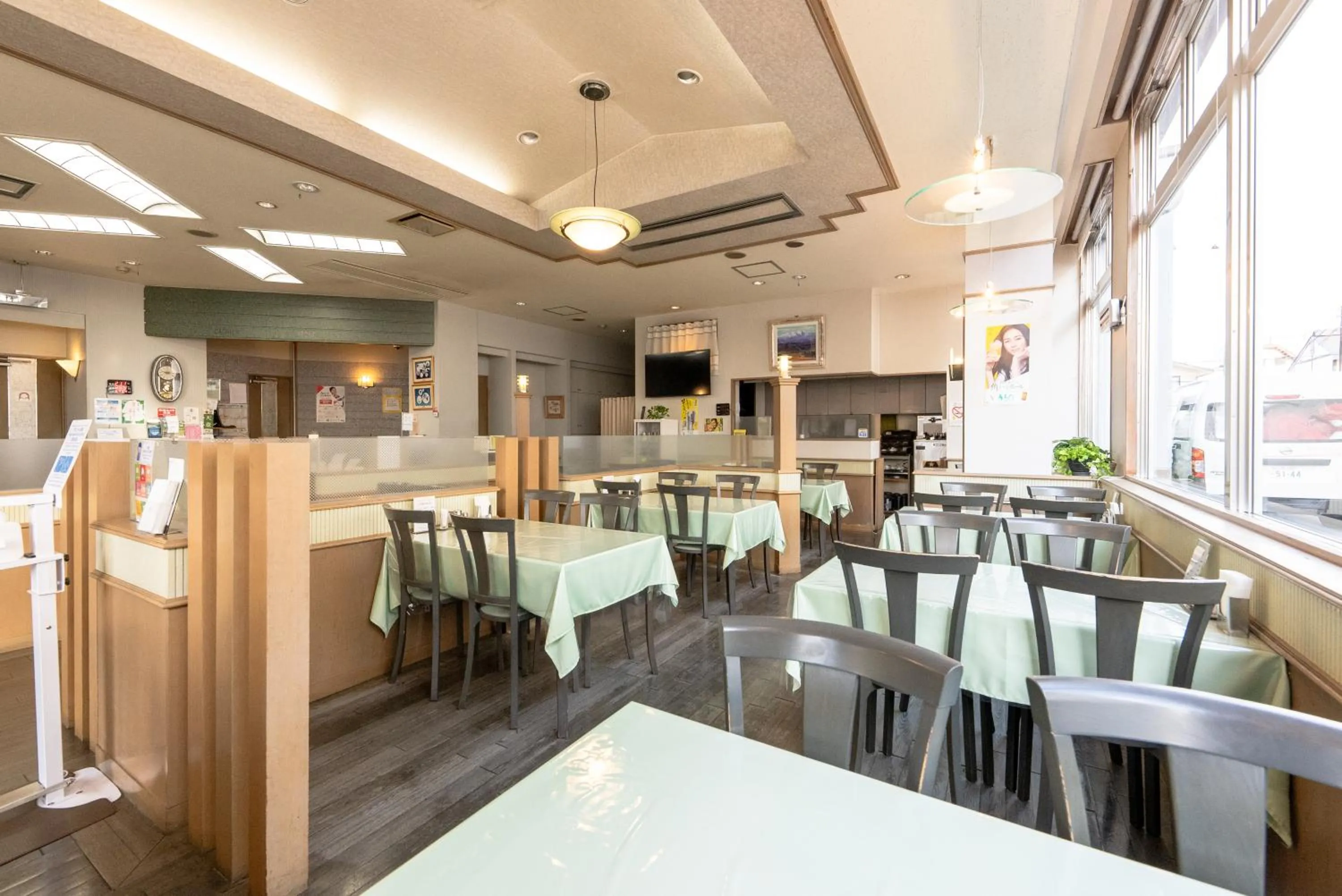 Restaurant/places to eat in Tendo Central Hotel