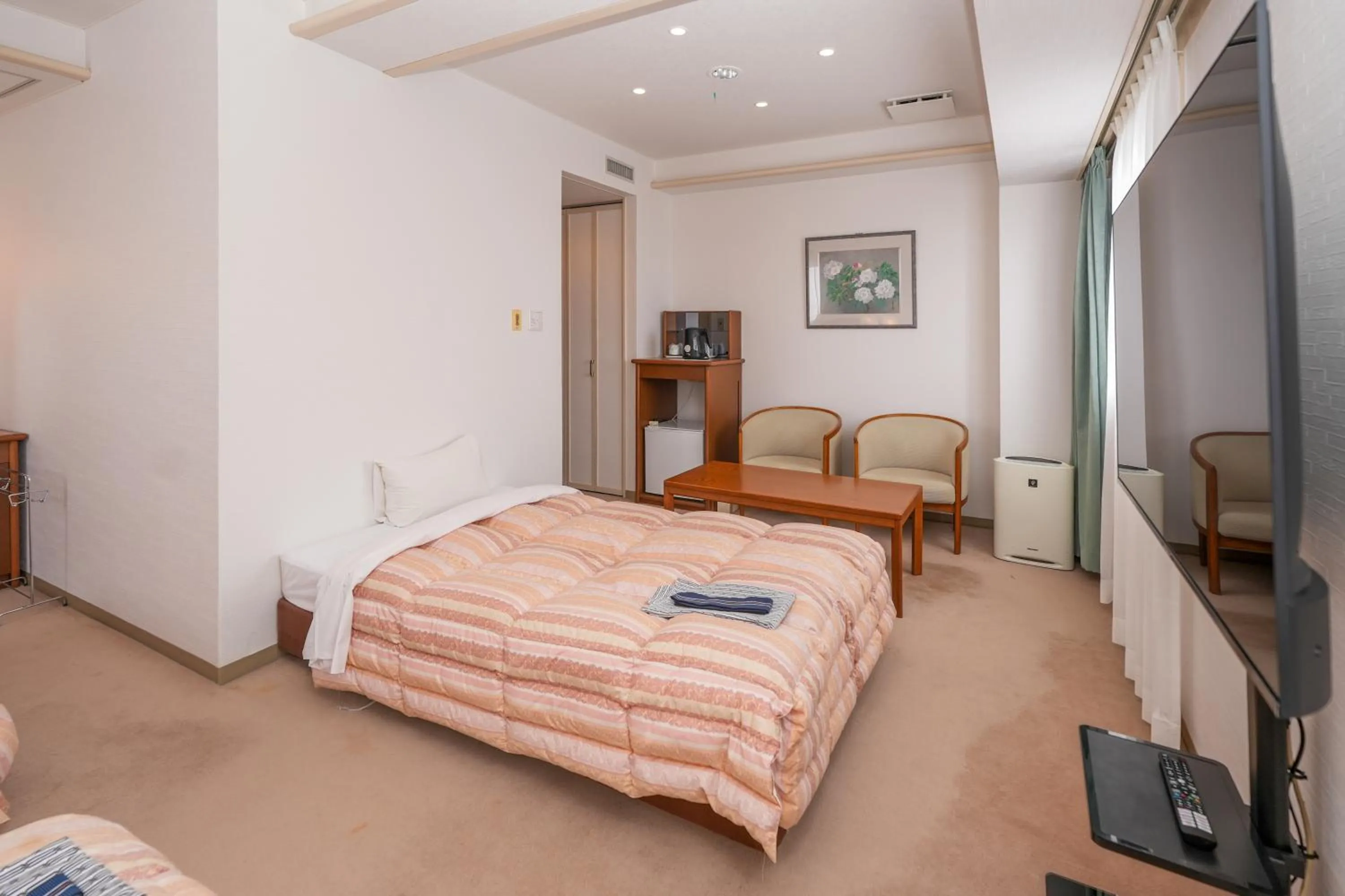 Bed in Tendo Central Hotel