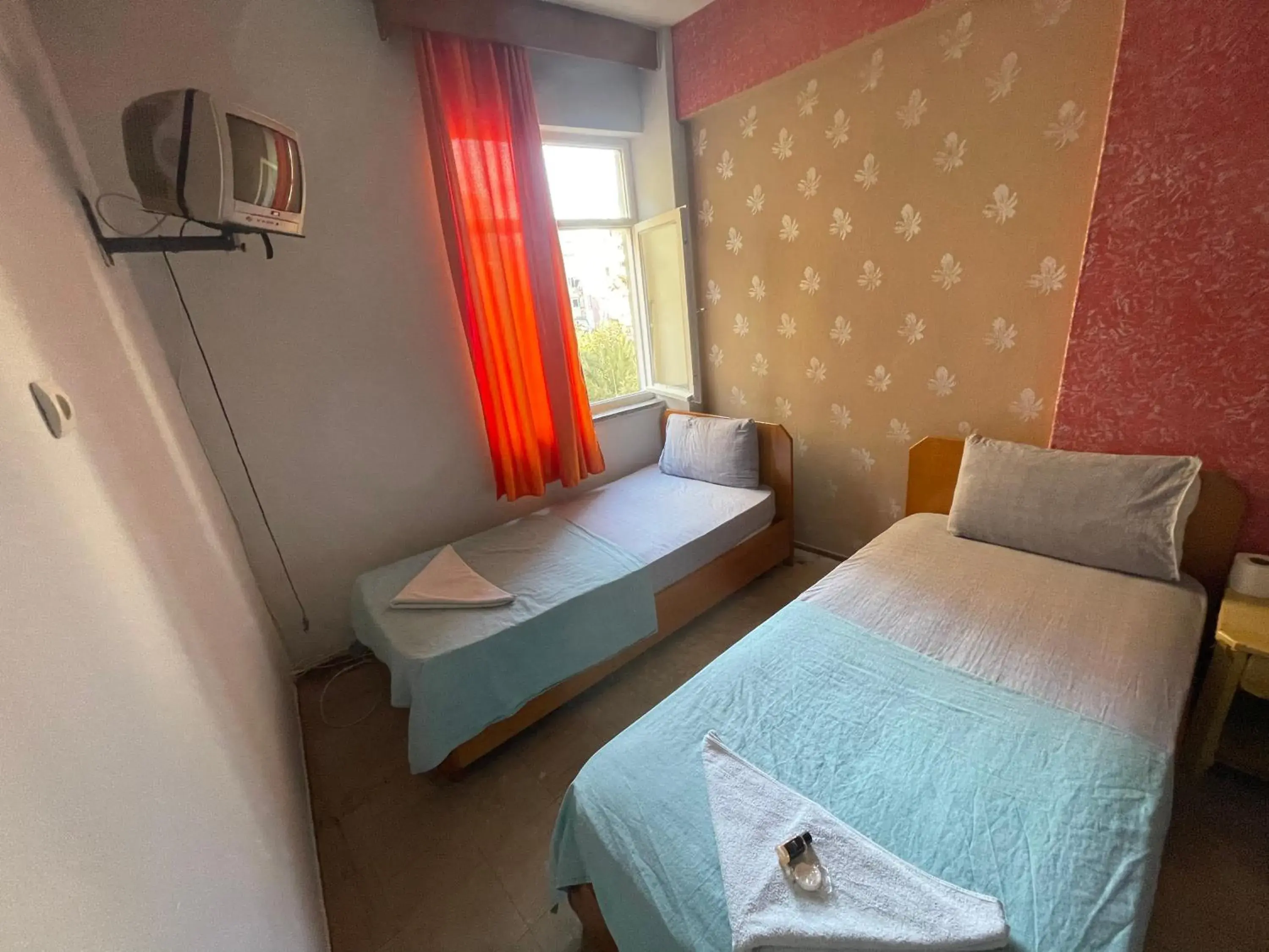 Double or Twin Room with Shared Bathroom in Ersoy Ak Pansiyon Double or Twin Room with Shared Bathroom in Ersoy Ak Pansiyon