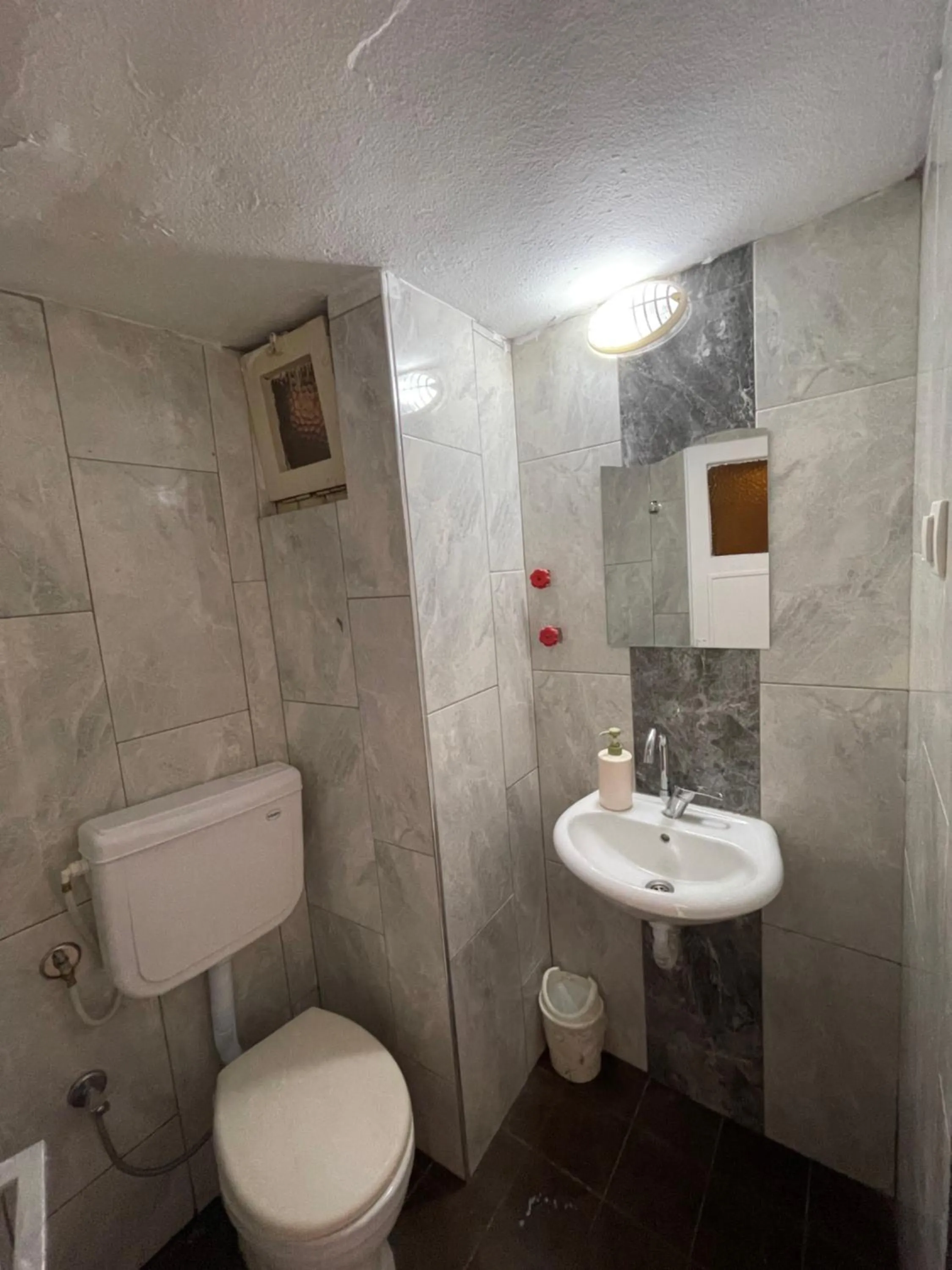 Shower in Ersoy Ak Pansiyon