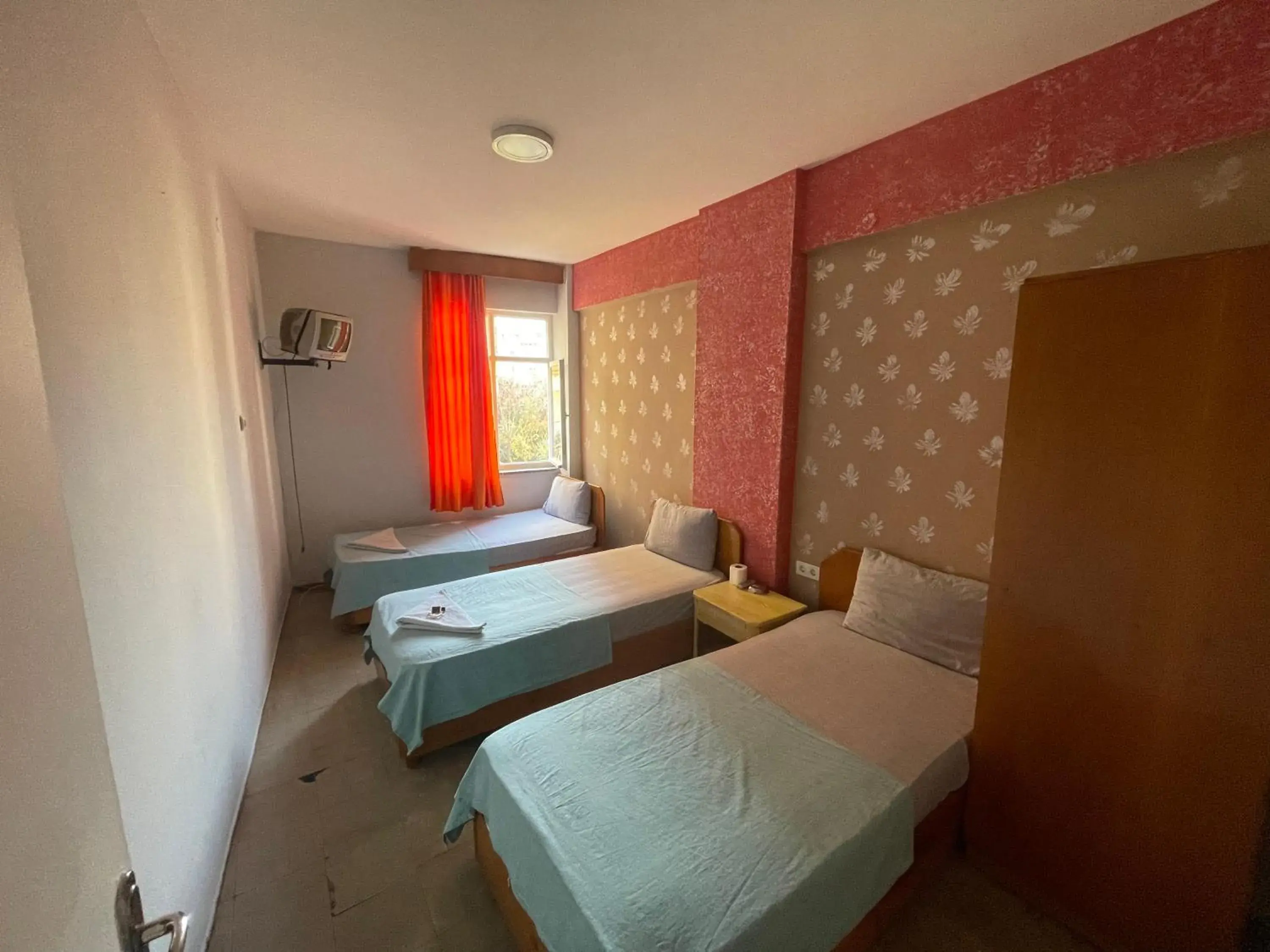 Economy Triple Room with Shared Bathroom in Ersoy Ak Pansiyon Economy Triple Room with Shared Bathroom in Ersoy Ak Pansiyon