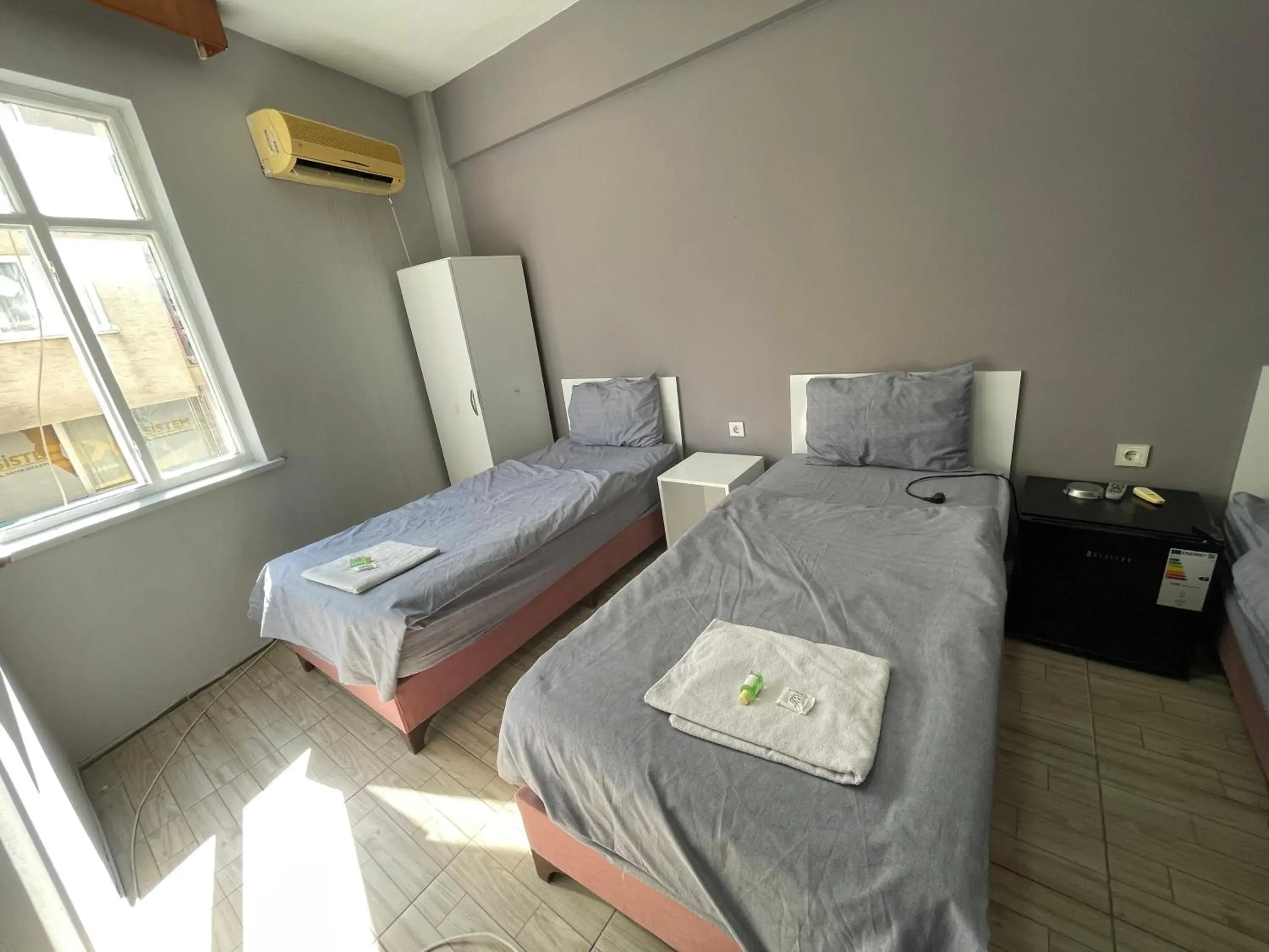 Single Room with Bathroom - single occupancy in Ersoy Ak Pansiyon Single Room with Bathroom - single occupancy in Ersoy Ak Pansiyon