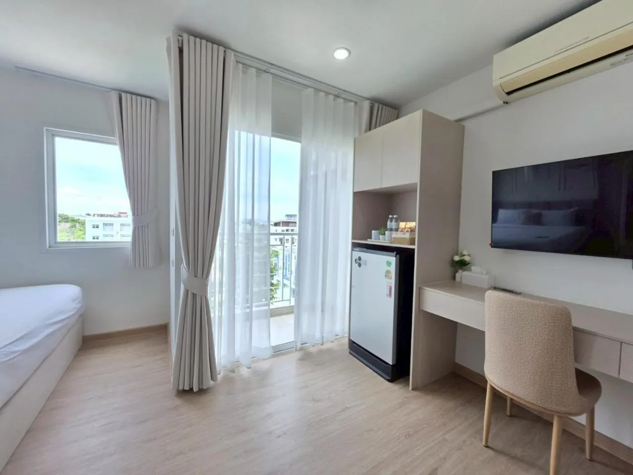 Bedroom, Bed in Memo Bangsaen