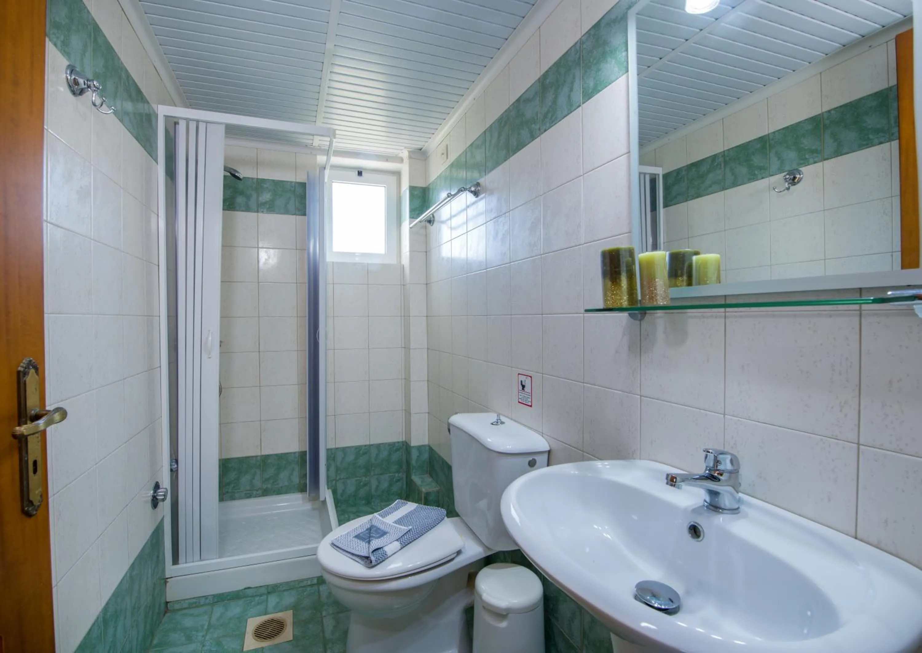 Shower in Dias Hotel Apartments