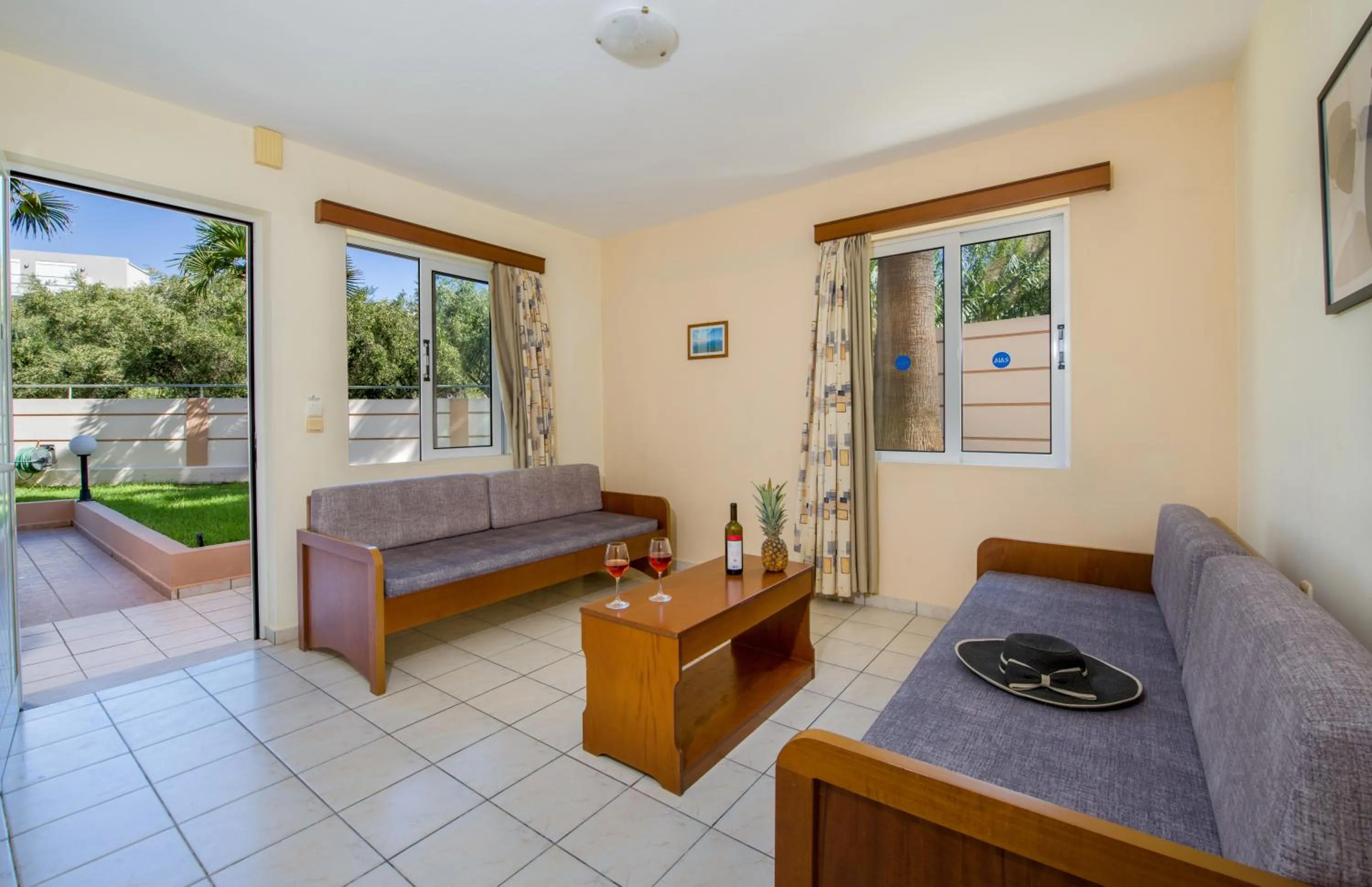 Balcony/Terrace, Bed in Dias Hotel Apartments