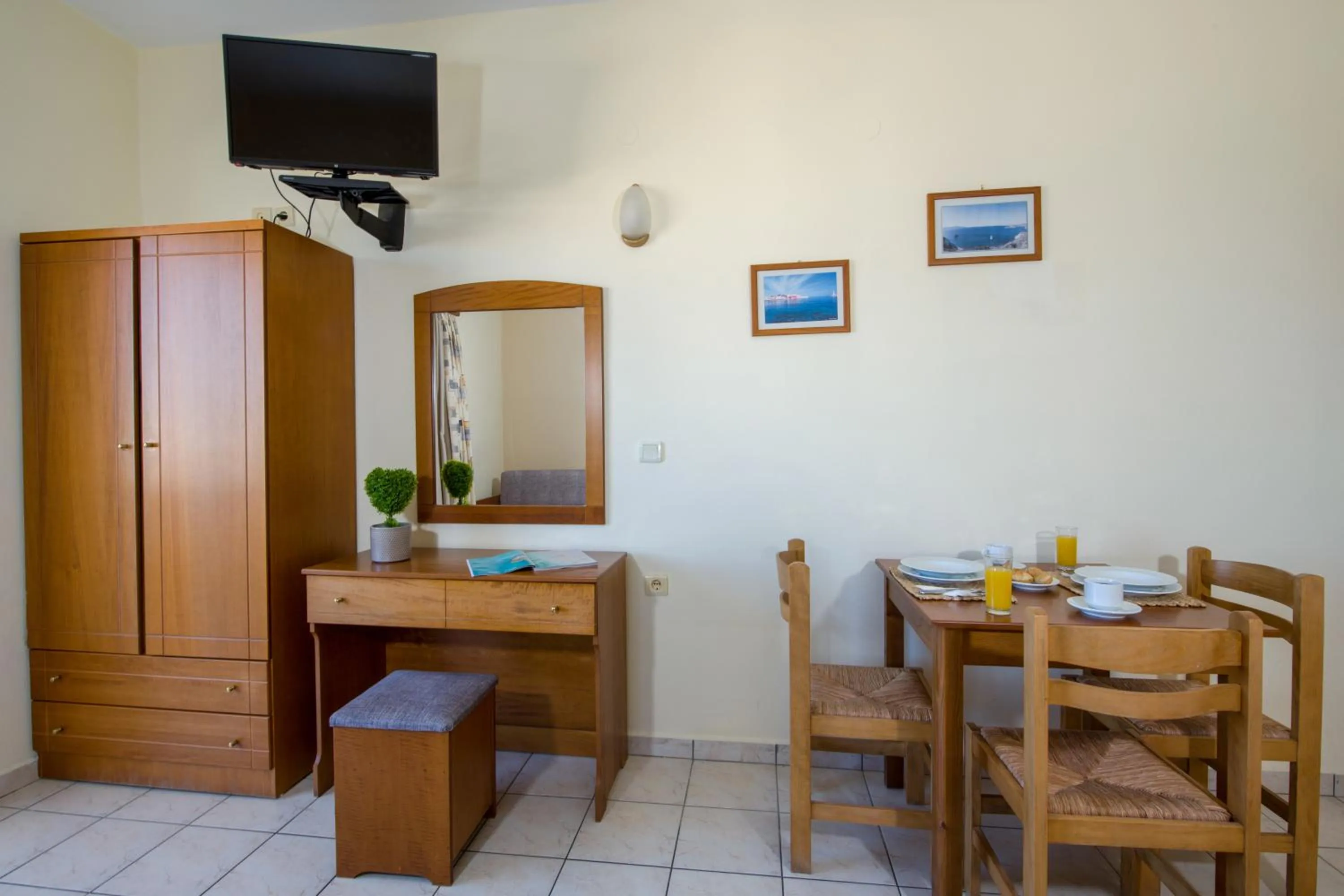 TV and multimedia in Dias Hotel Apartments