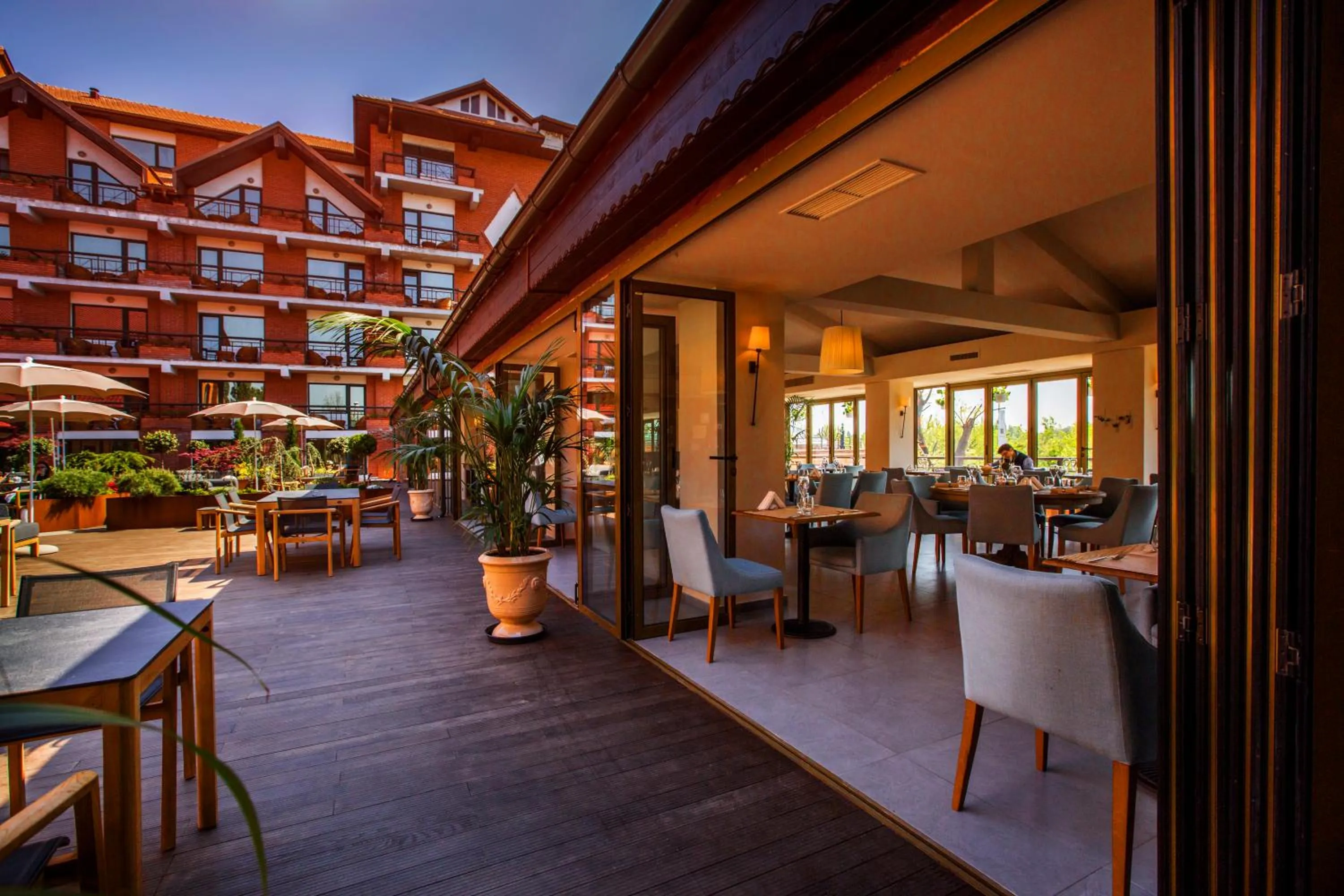 Restaurant/places to eat in Caro Hotel