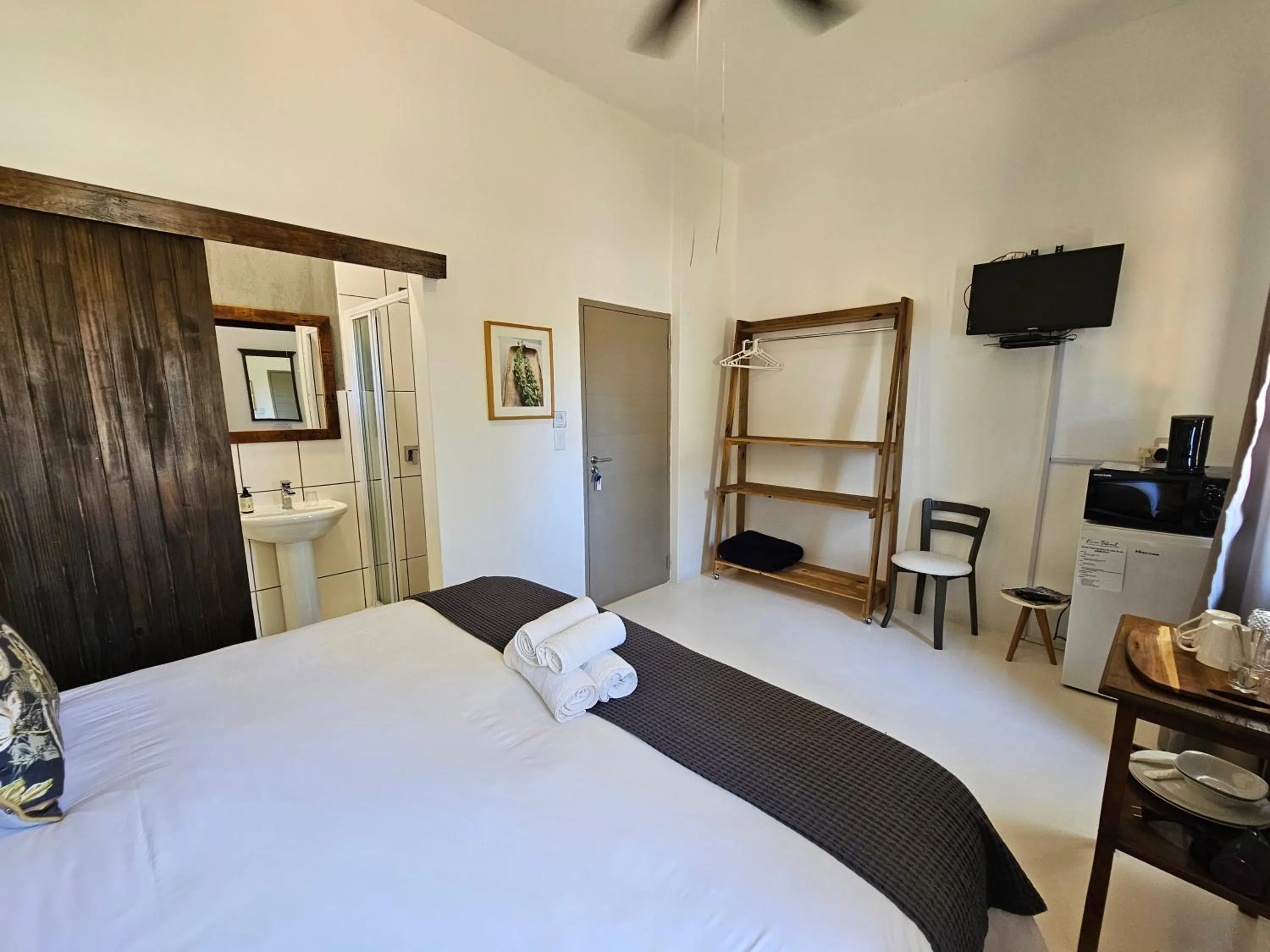 Bed in Karoo Retreat- Self Catering Villas and Guest House