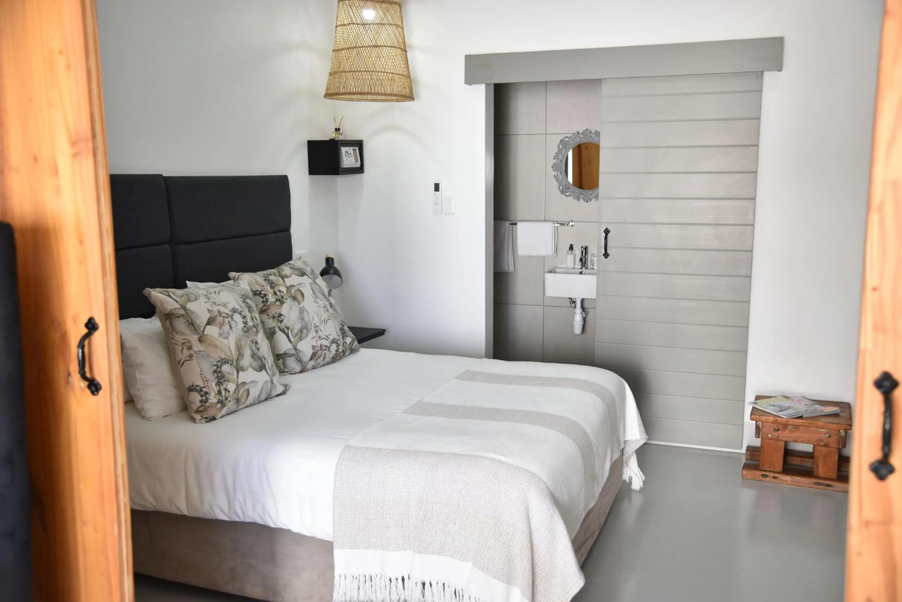 Bedroom, Bed in Karoo Retreat- Self Catering Villas and Guest House