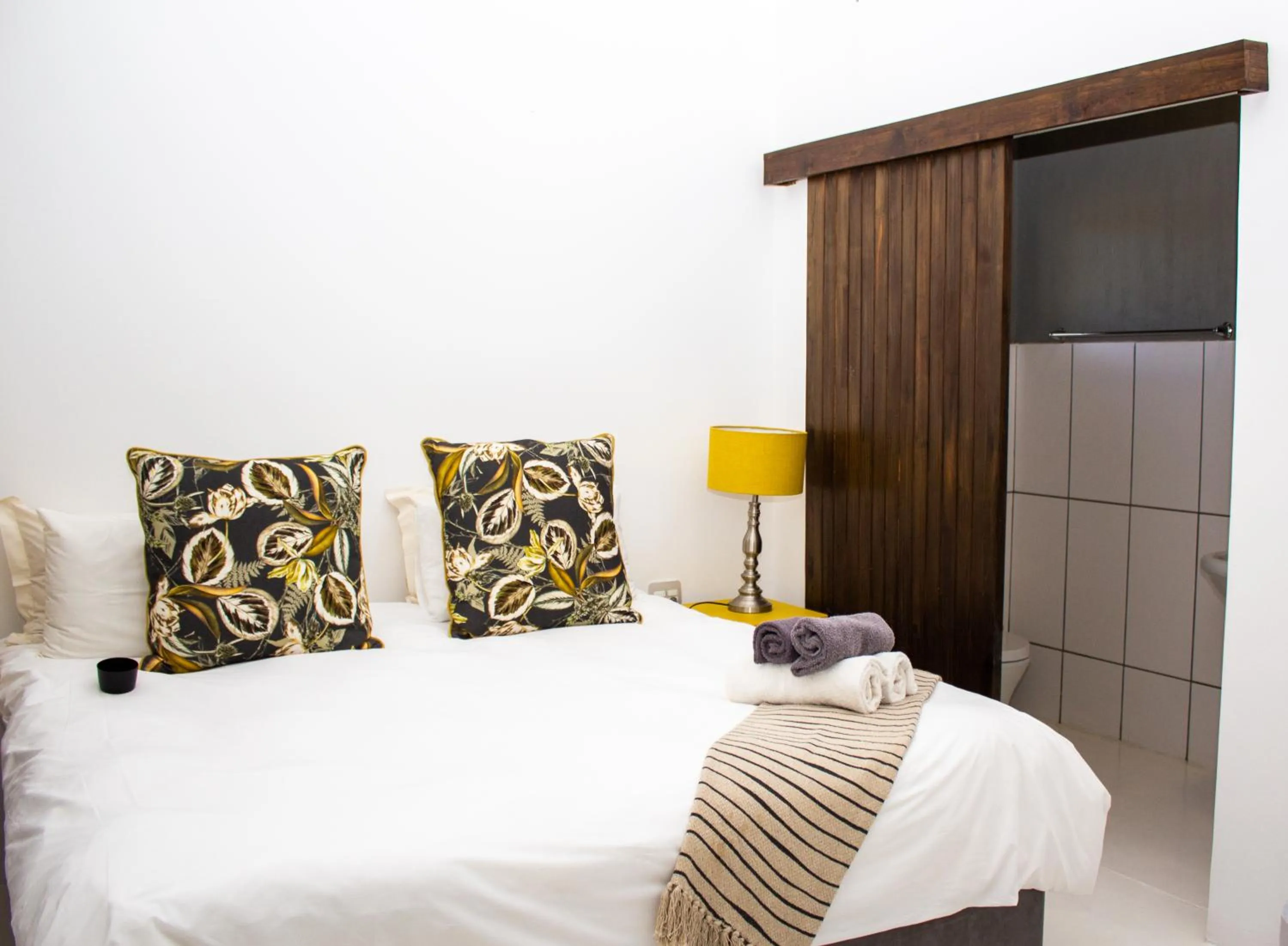 Bed in Karoo Retreat- Self Catering Villas and Guest House