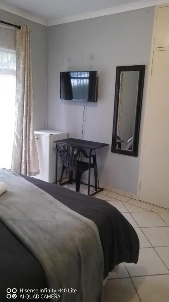 Bed in Stay at Home Airport Lodge