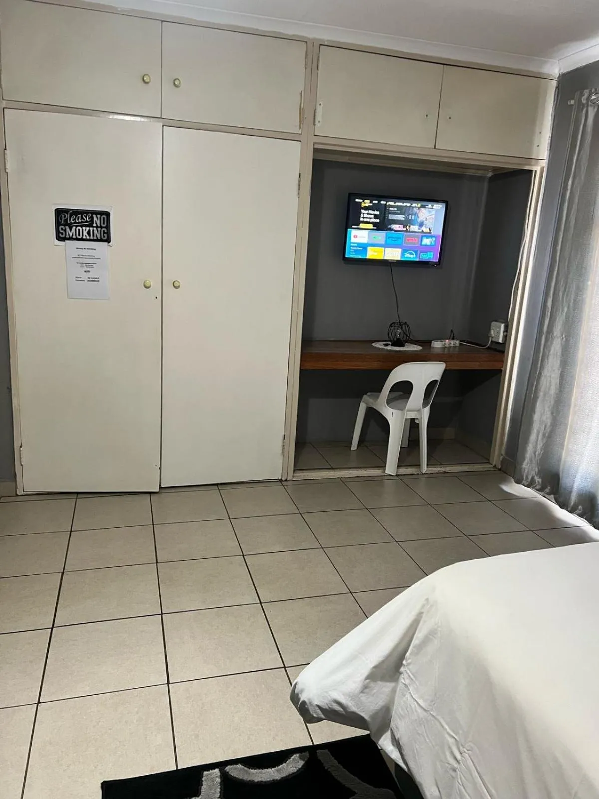 Bed in Stay at Home Airport Lodge