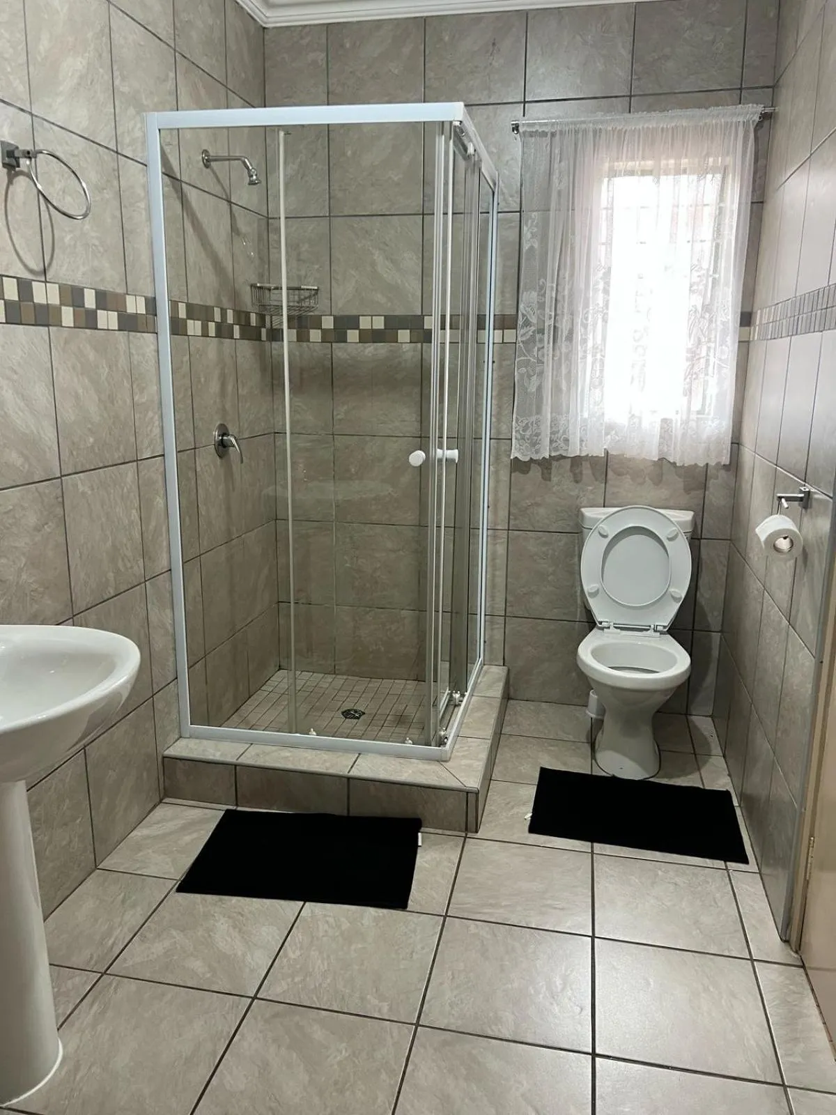 Stay at Home Airport Lodge