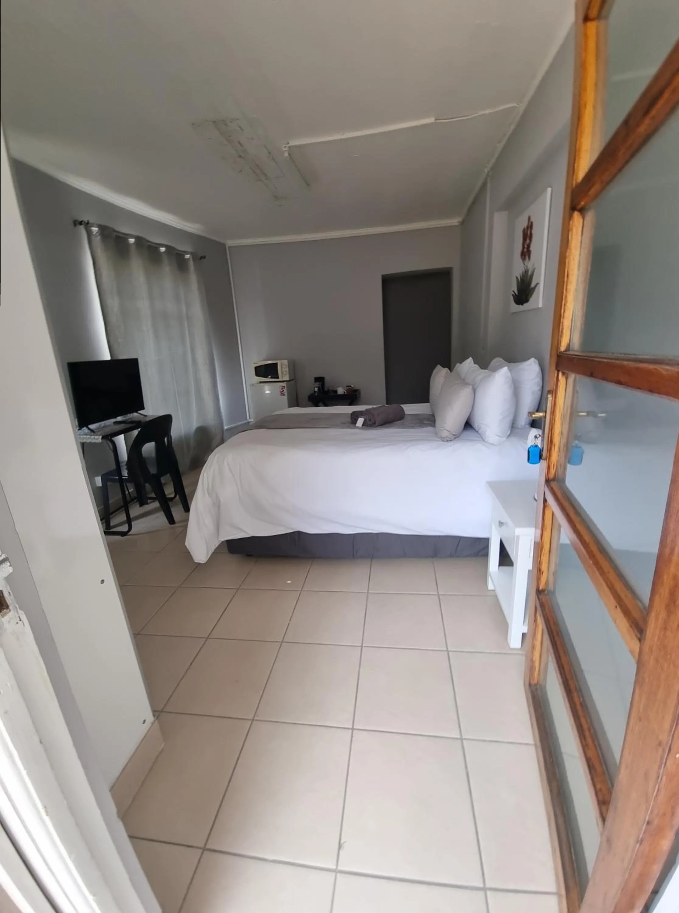 Bed in Stay at Home Airport Lodge