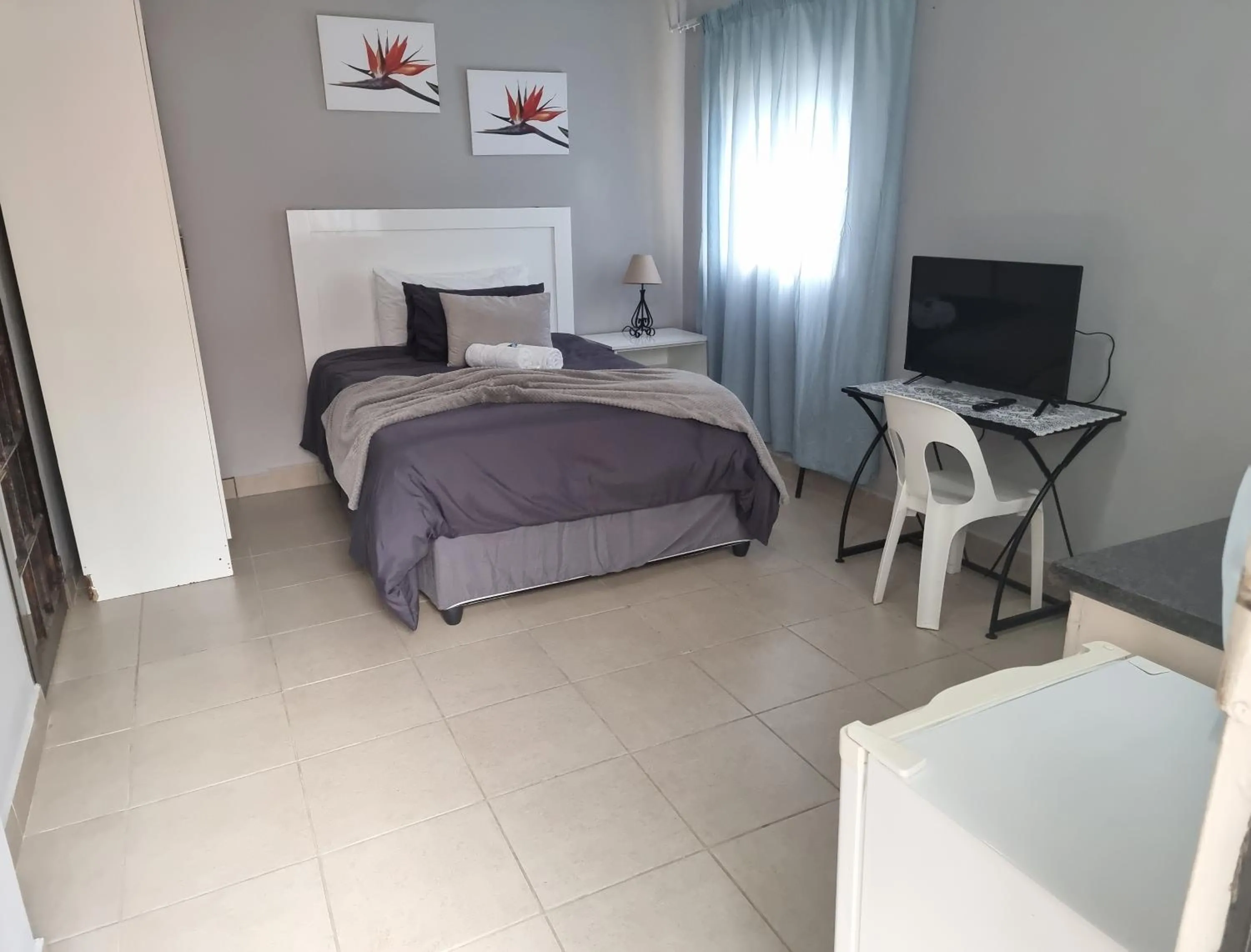 Bed in Stay at Home Airport Lodge