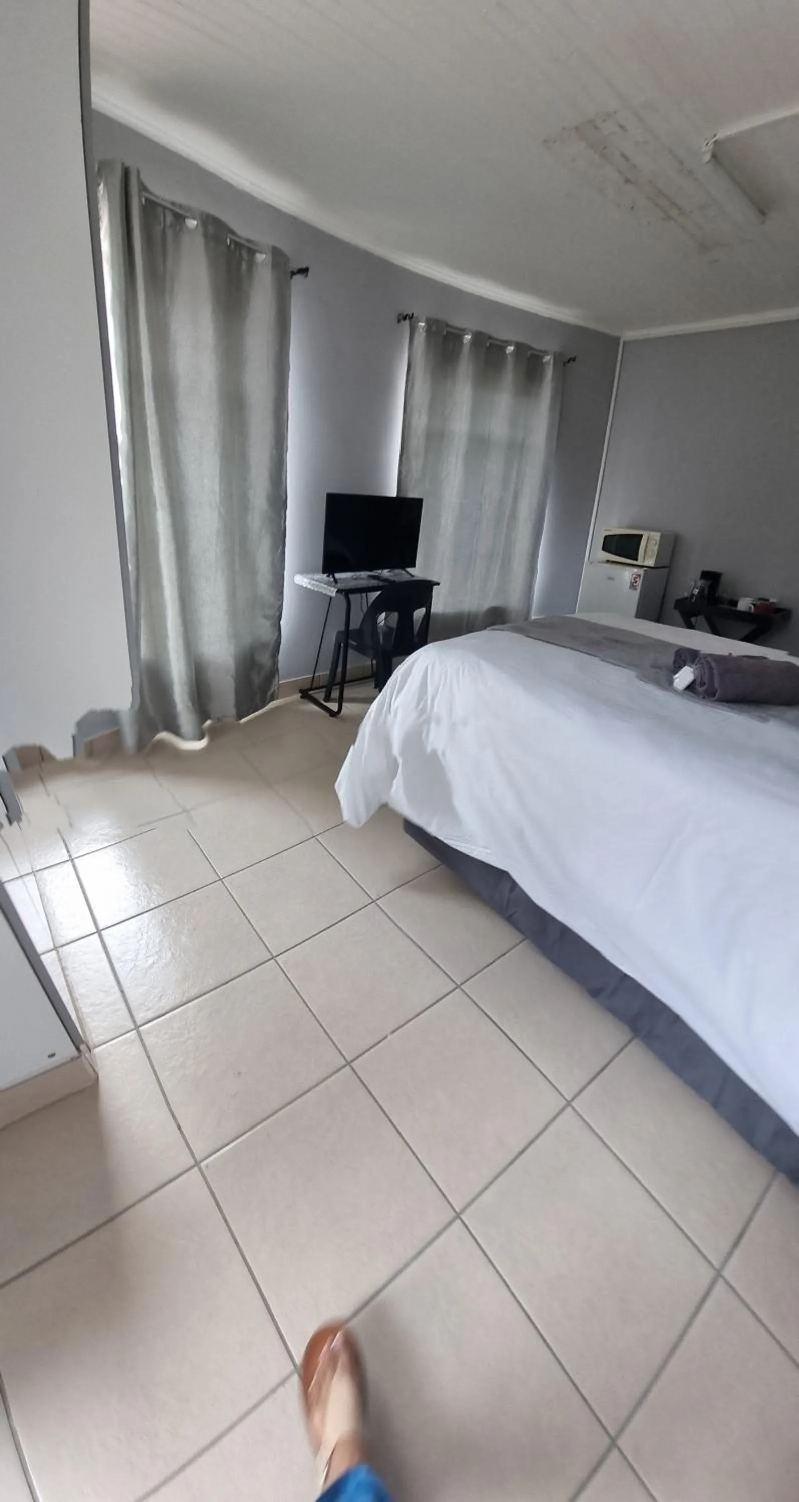 Bed in Stay at Home Airport Lodge