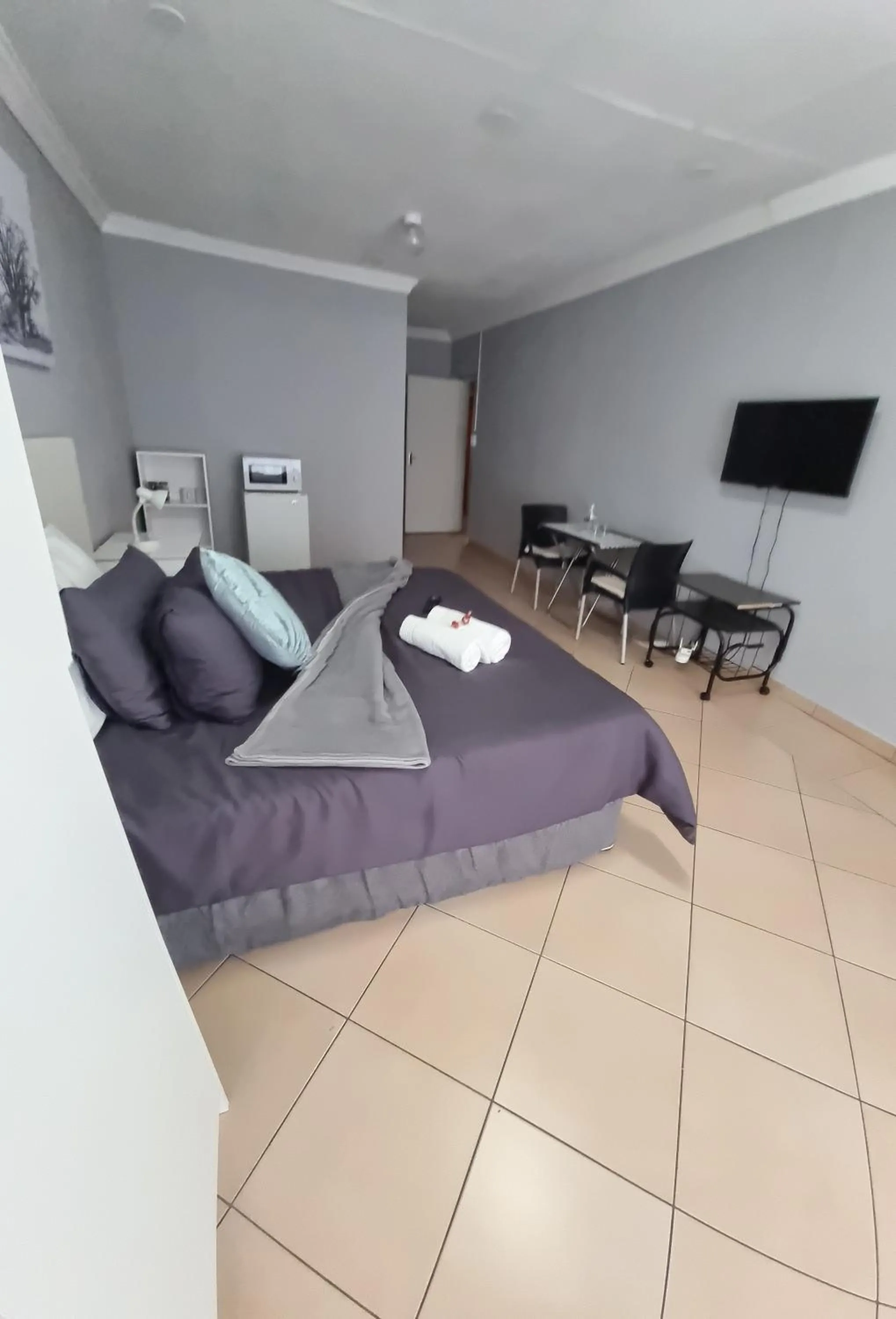 Stay at Home Airport Lodge