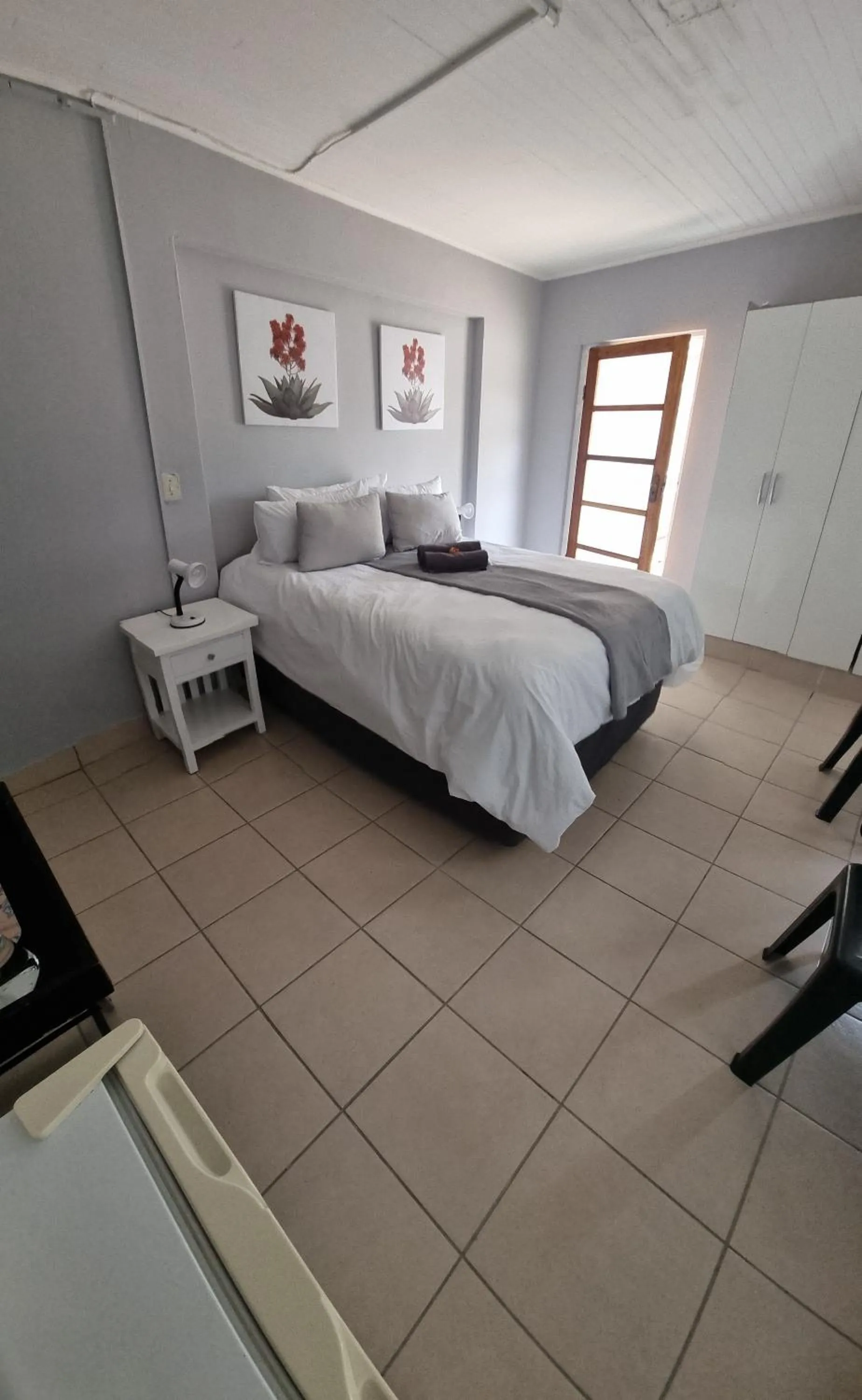 Bed in Stay at Home Airport Lodge