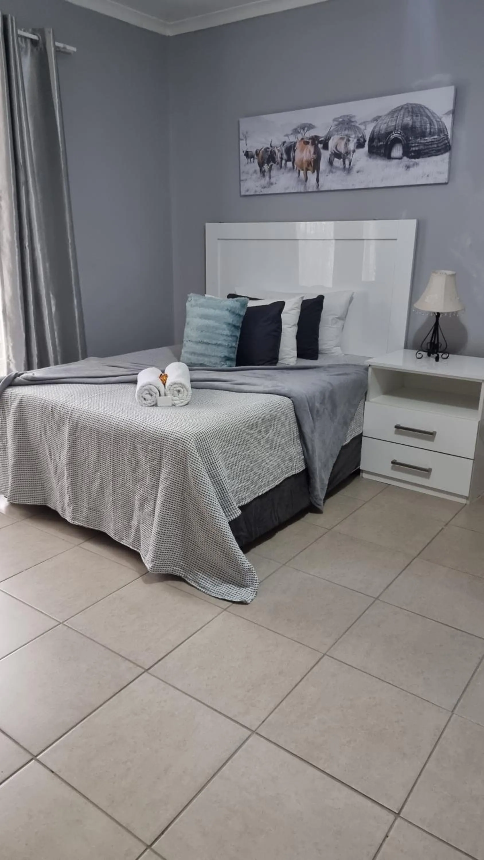 Bed in Stay at Home Airport Lodge