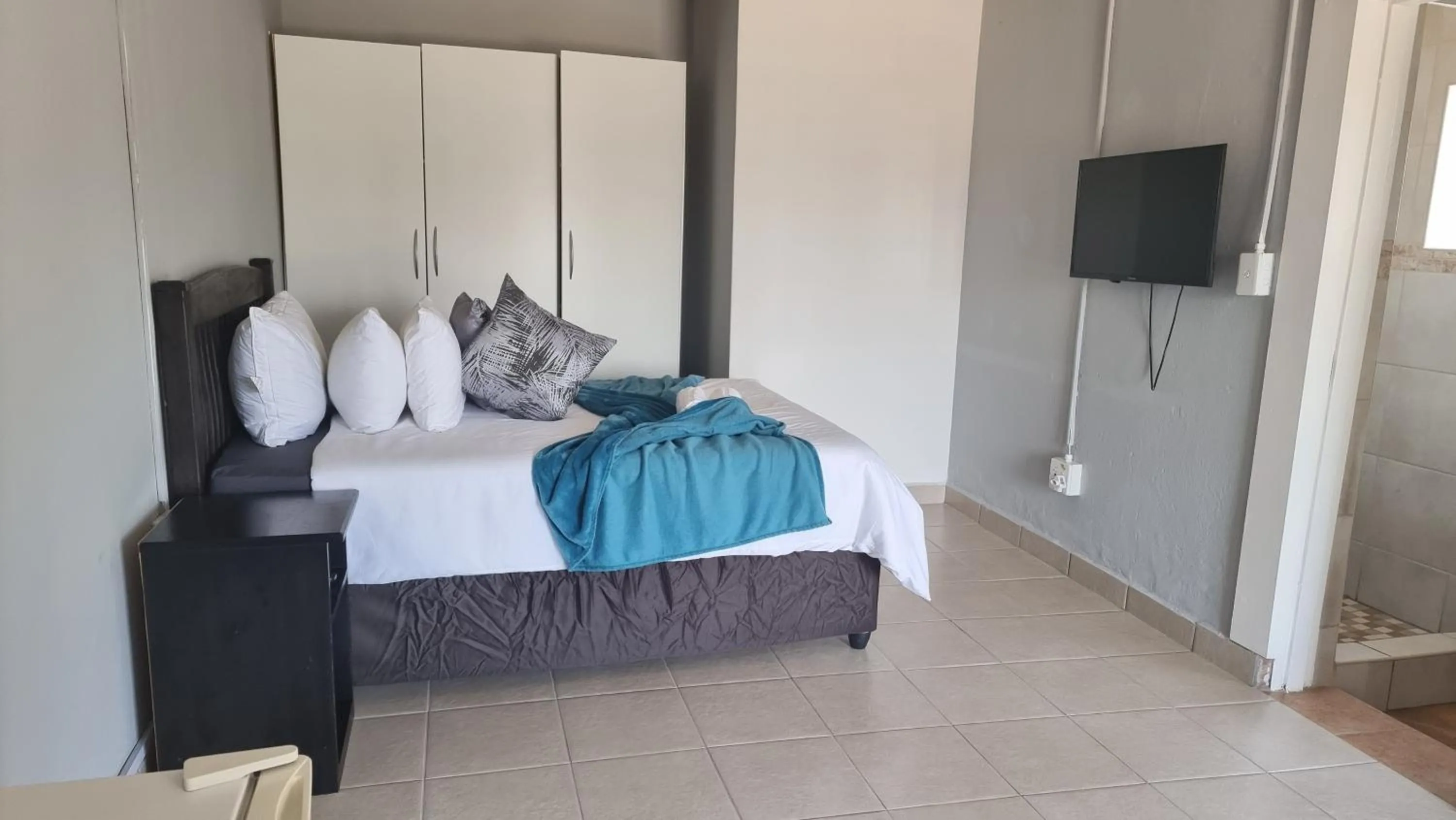 Bed in Stay at Home Airport Lodge