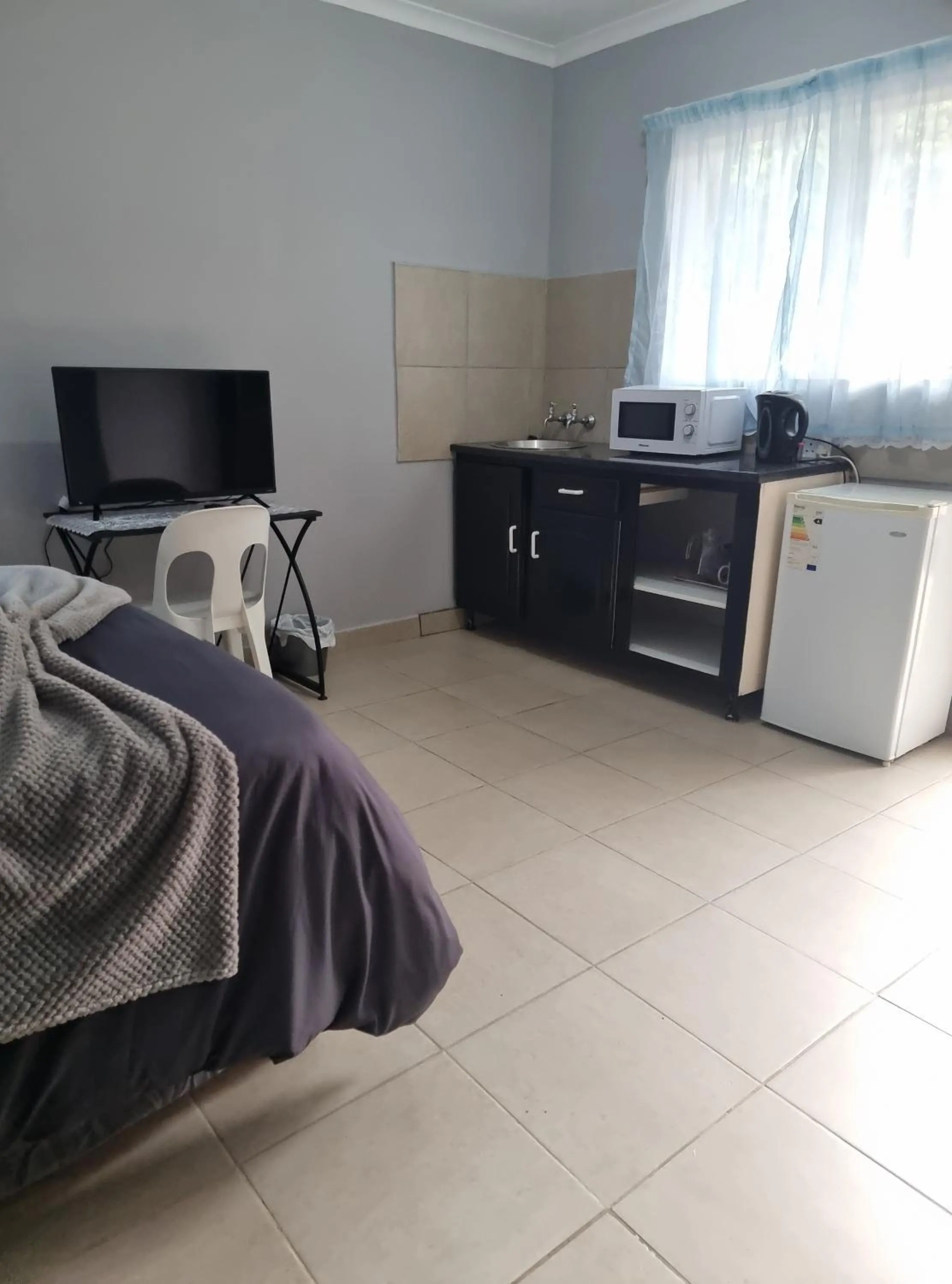 Bed in Stay at Home Airport Lodge