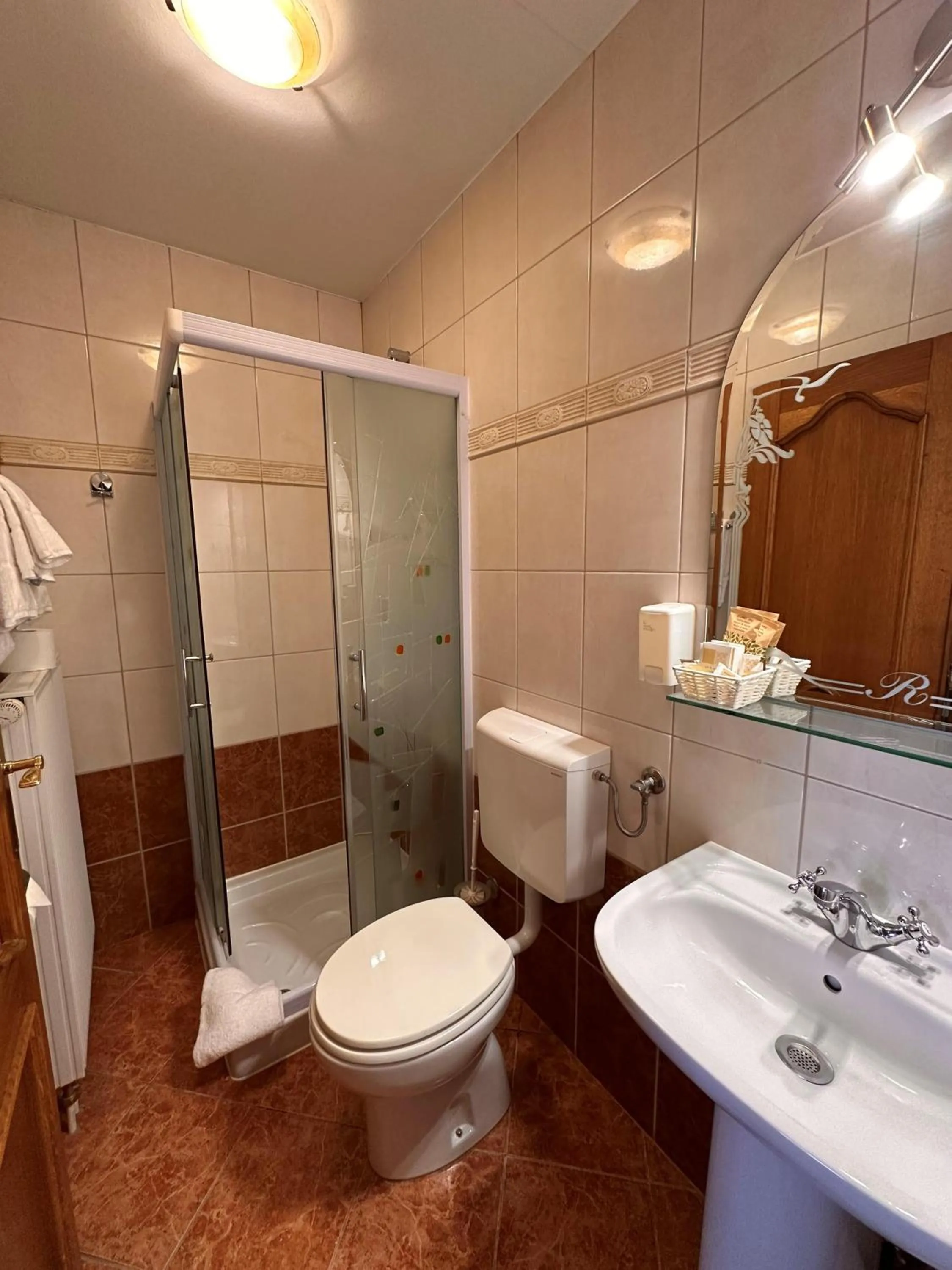 Shower in Hotel Grande