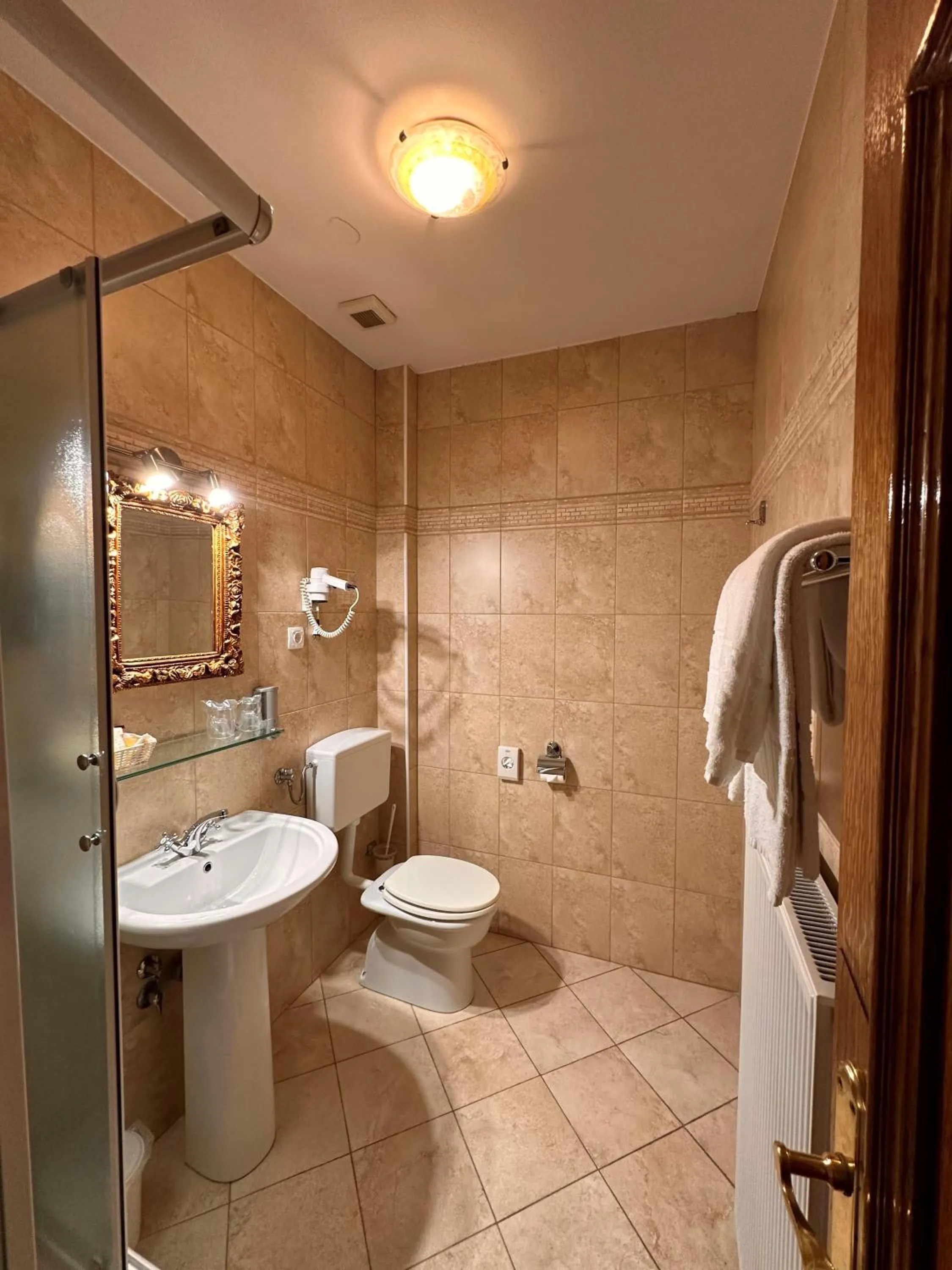 Shower in Hotel Grande