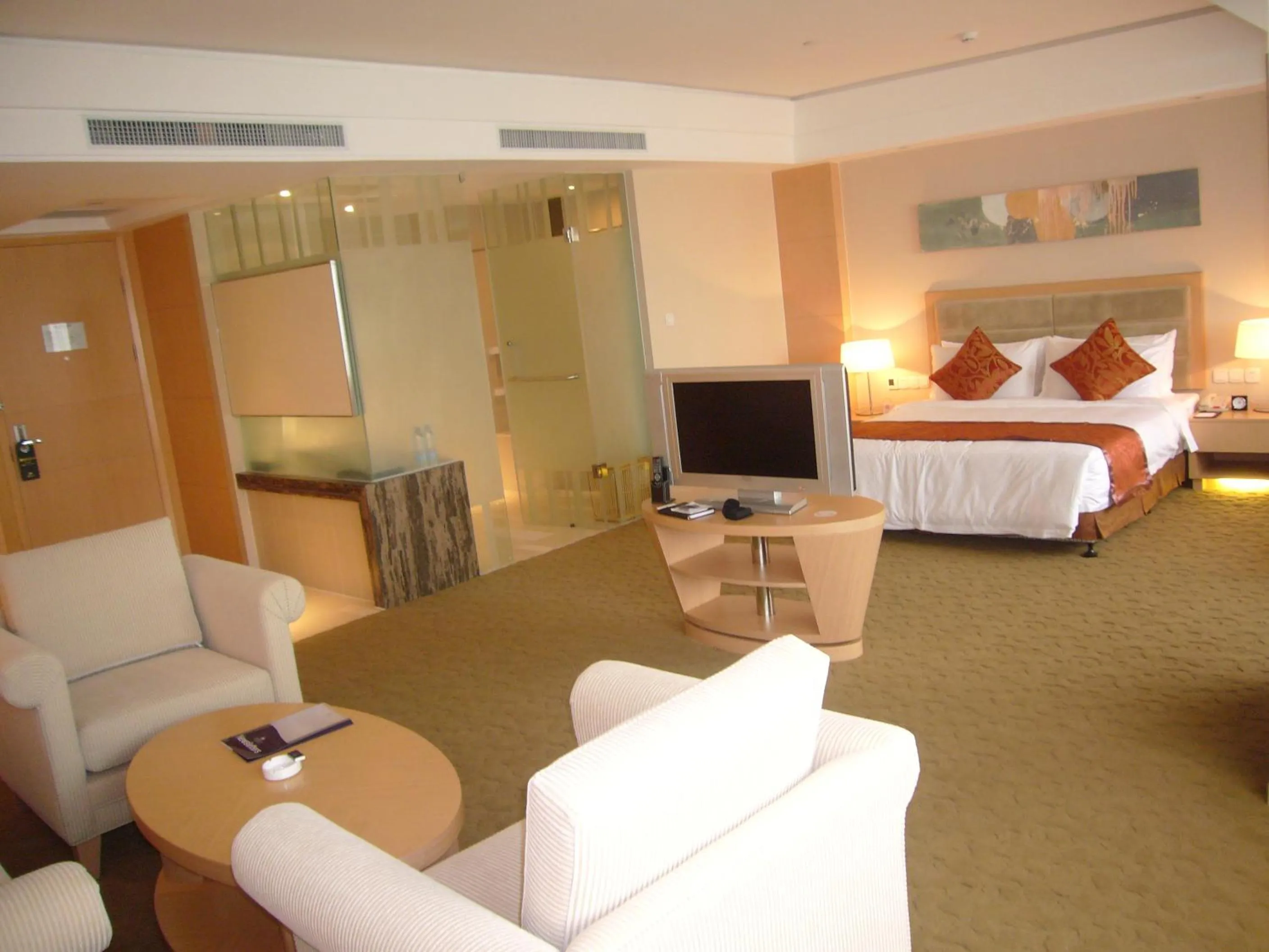 Photo of the whole room, Seating Area in Grand Metropark Hotel Suzhou